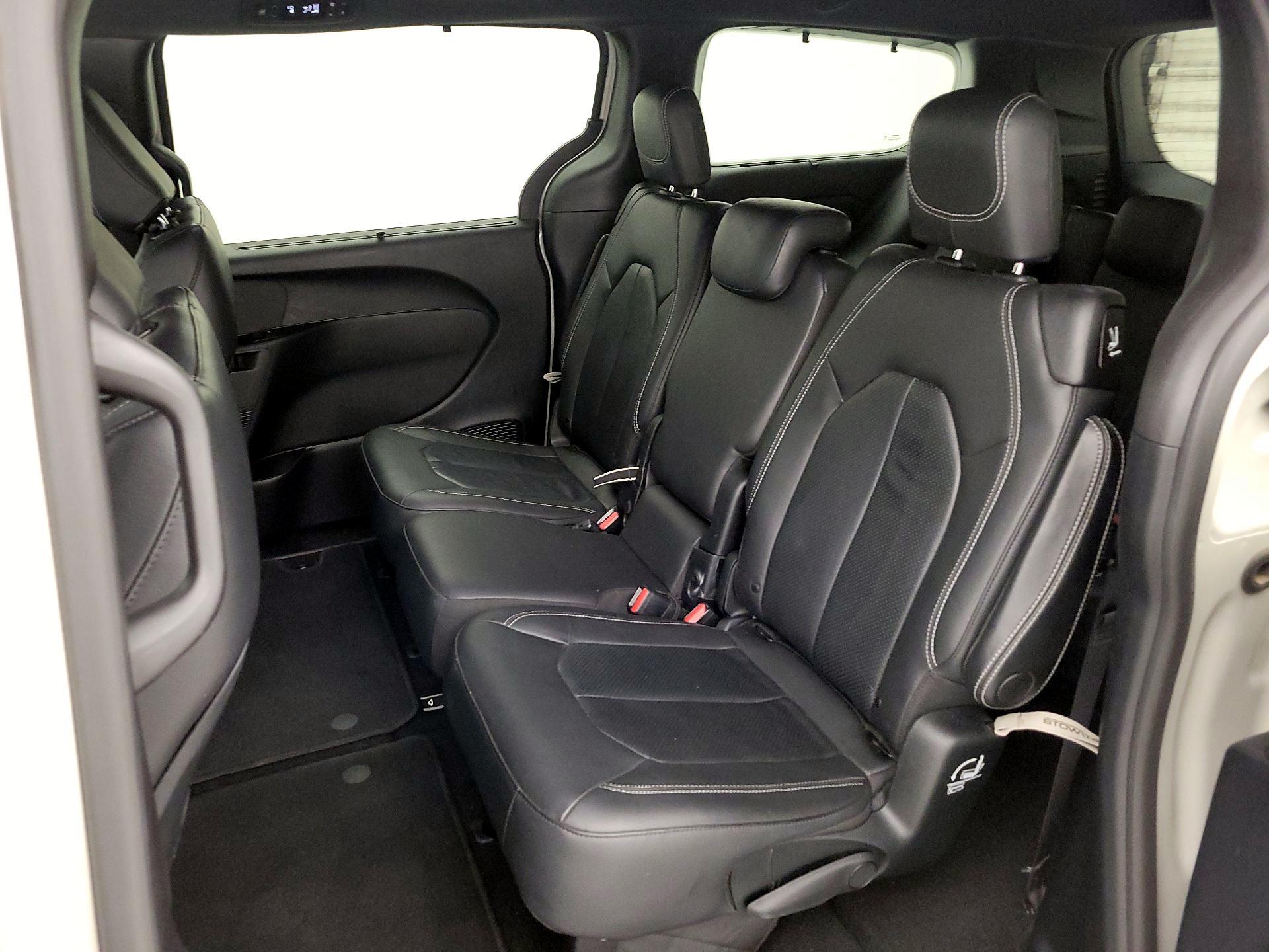 Thumbnail: 2020 Chrysler Pacifica - 20