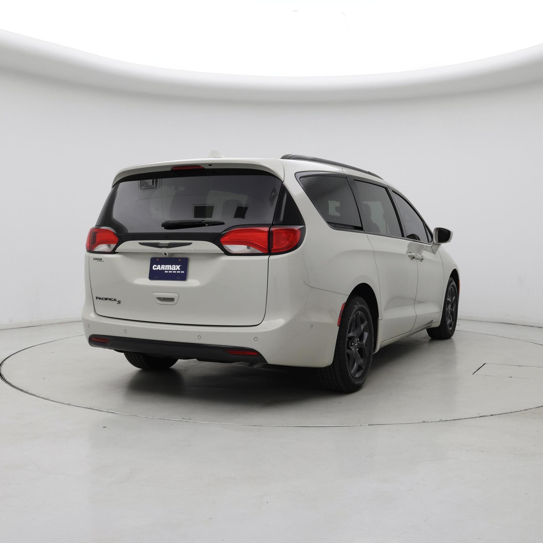 Thumbnail: 2020 Chrysler Pacifica - 8