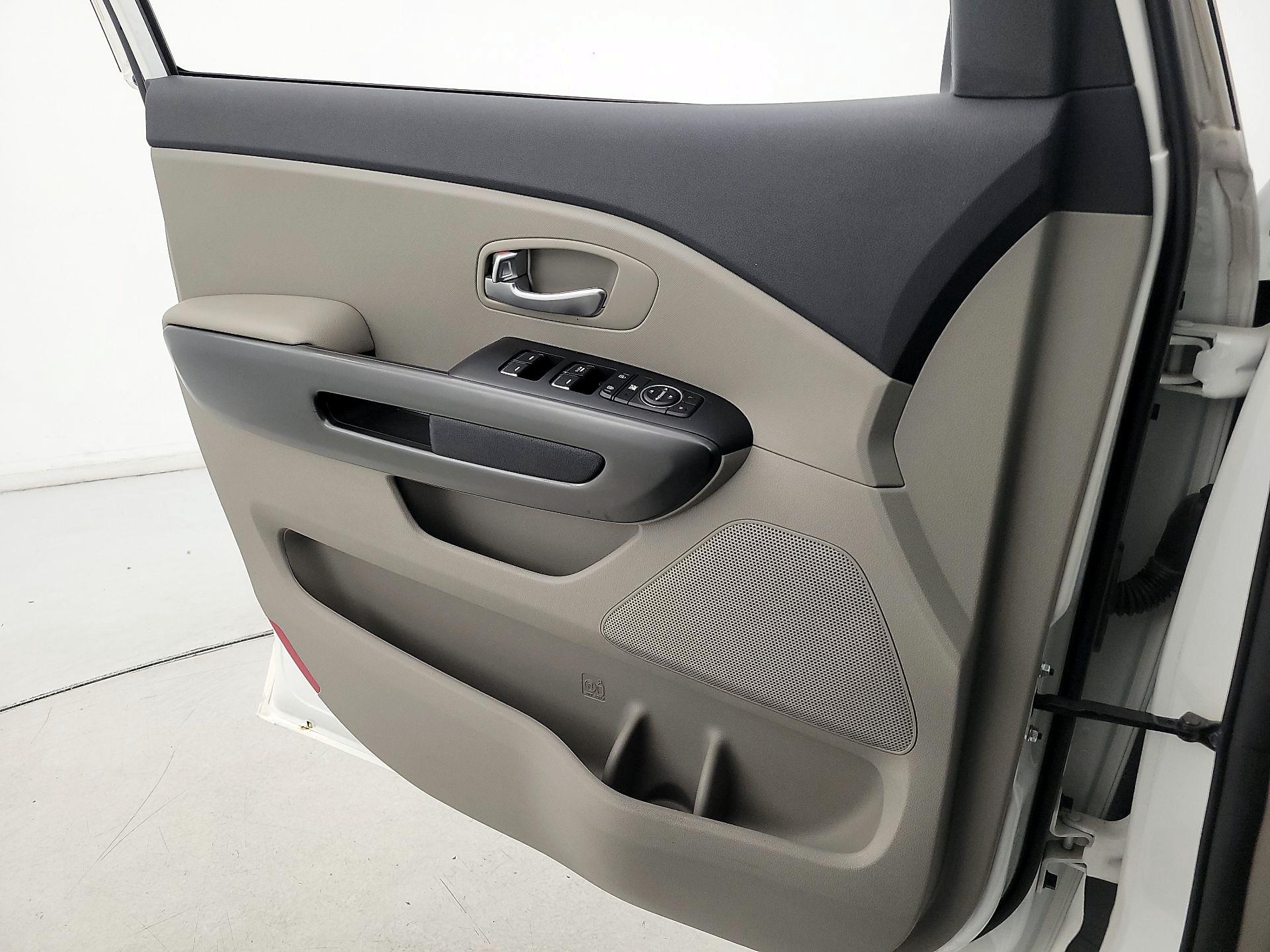 Thumbnail: 2020 Kia Sedona - 12
