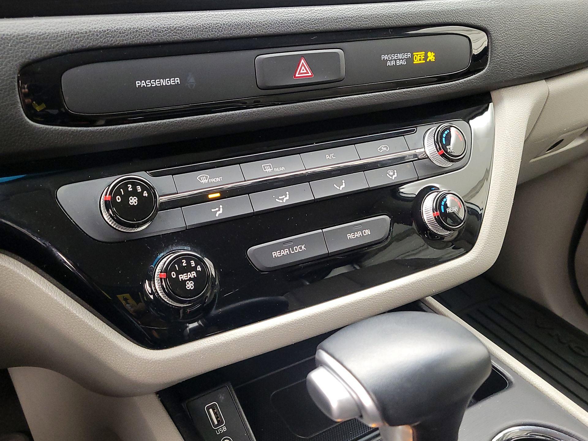 Thumbnail: 2020 Kia Sedona - 16
