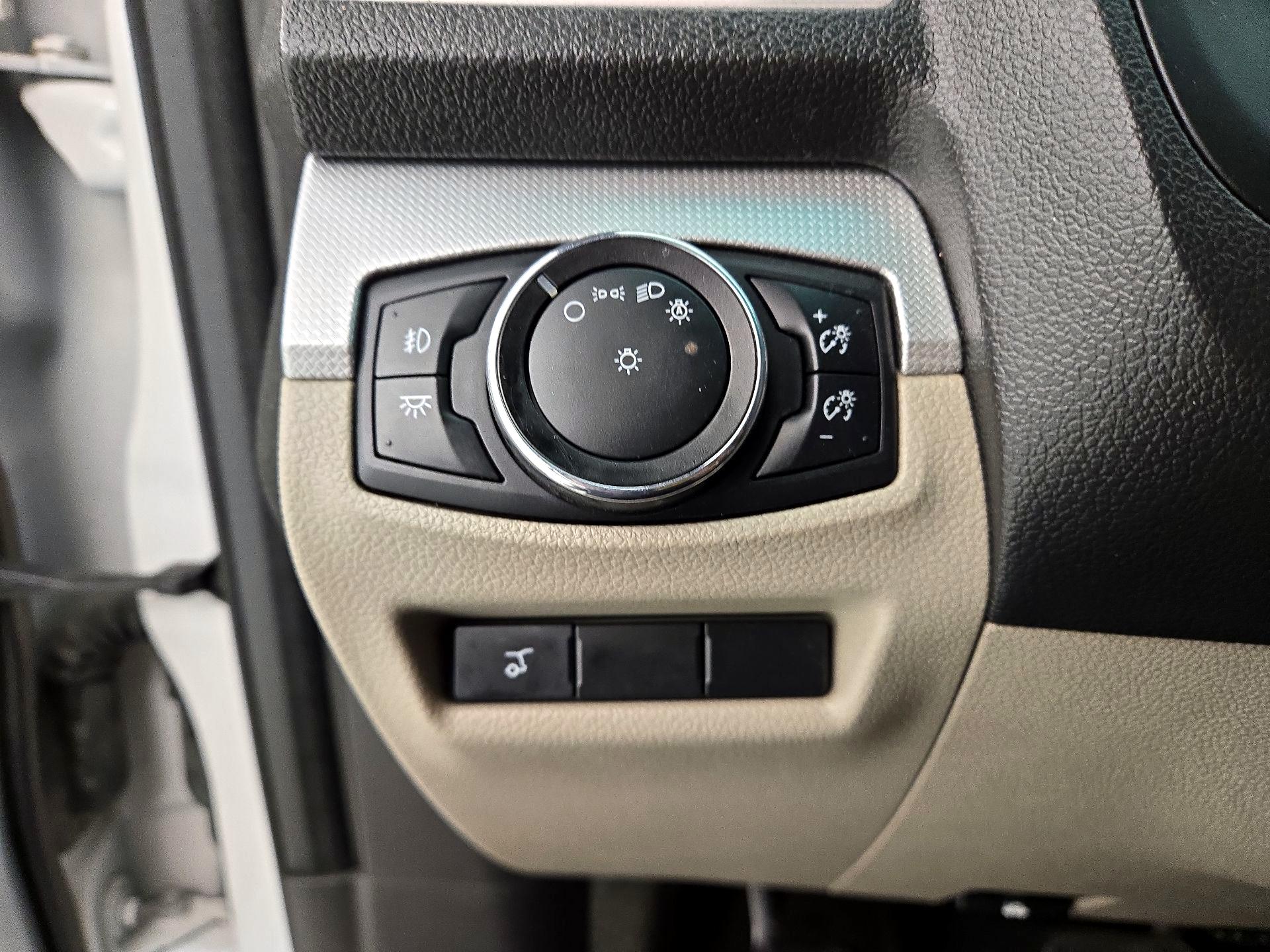 Thumbnail: 2014 Ford Explorer - 13