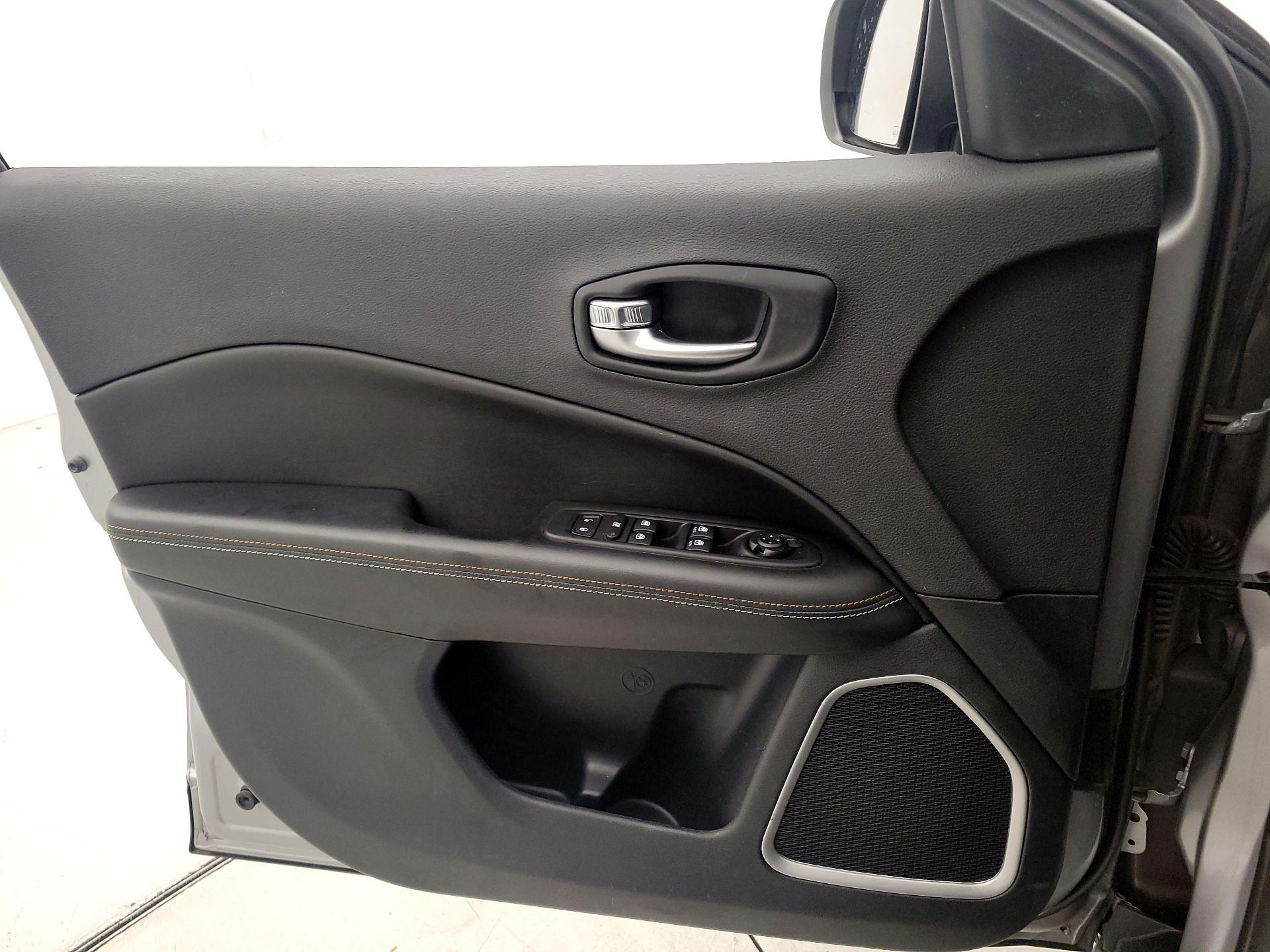 Thumbnail: 2020 Jeep Compass - 12