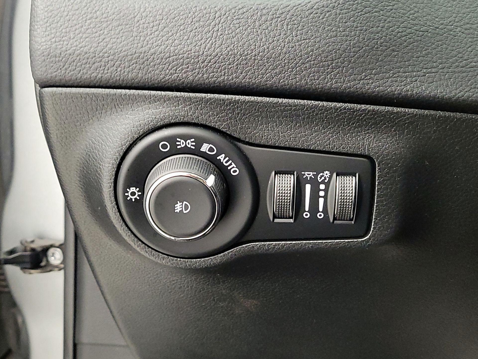 Thumbnail: 2020 Jeep Compass - 13