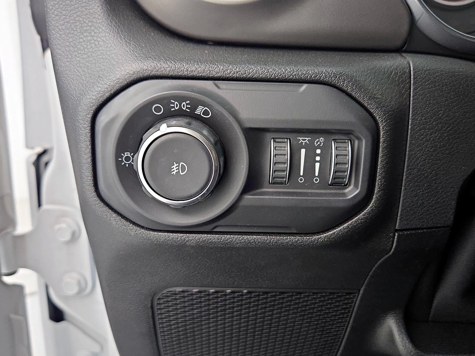 Thumbnail: 2018 Jeep Wrangler - 13