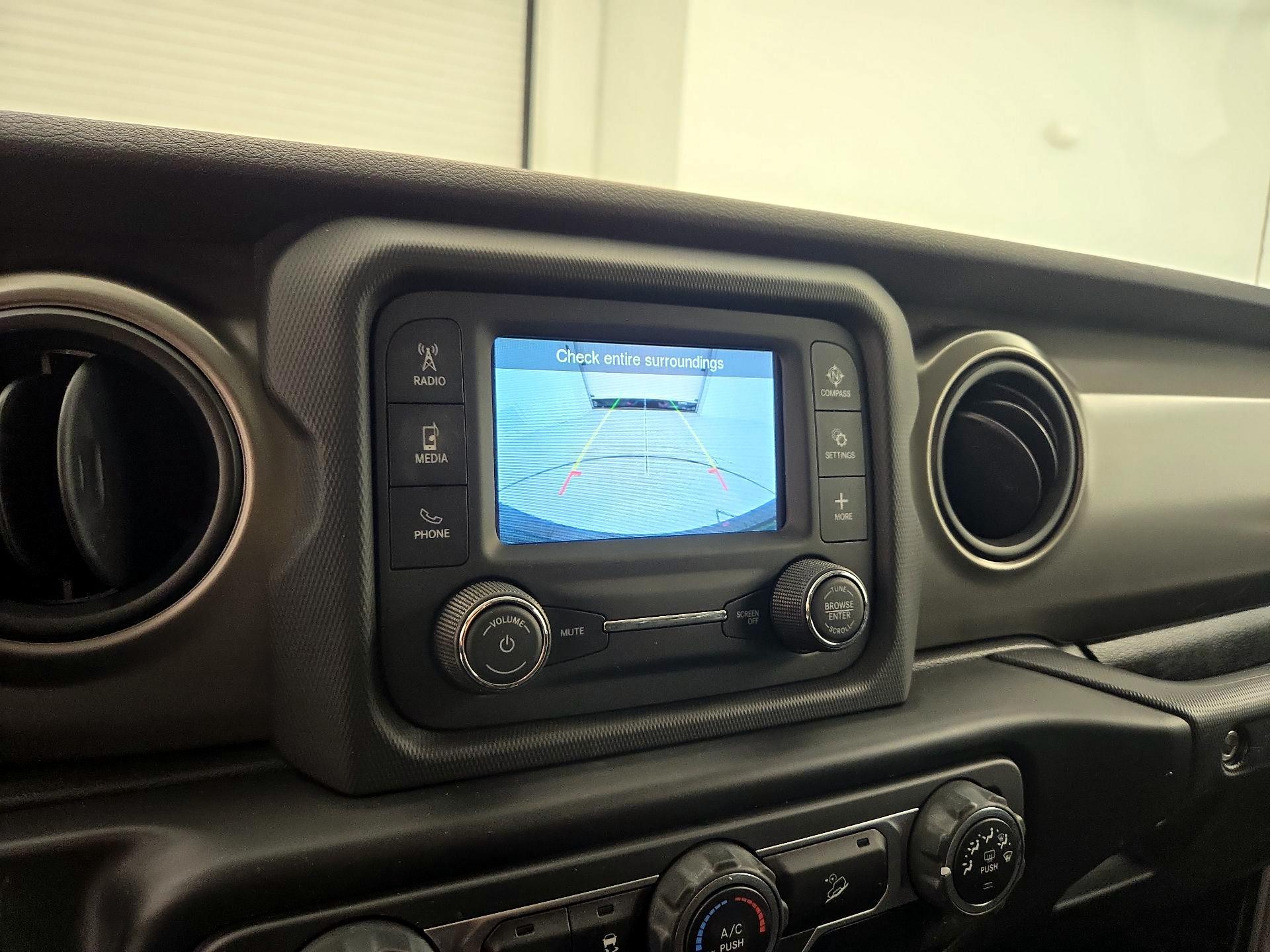 Thumbnail: 2018 Jeep Wrangler - 14
