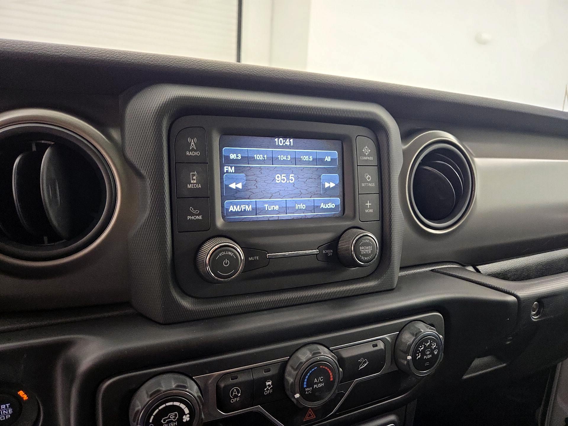 Thumbnail: 2018 Jeep Wrangler - 15