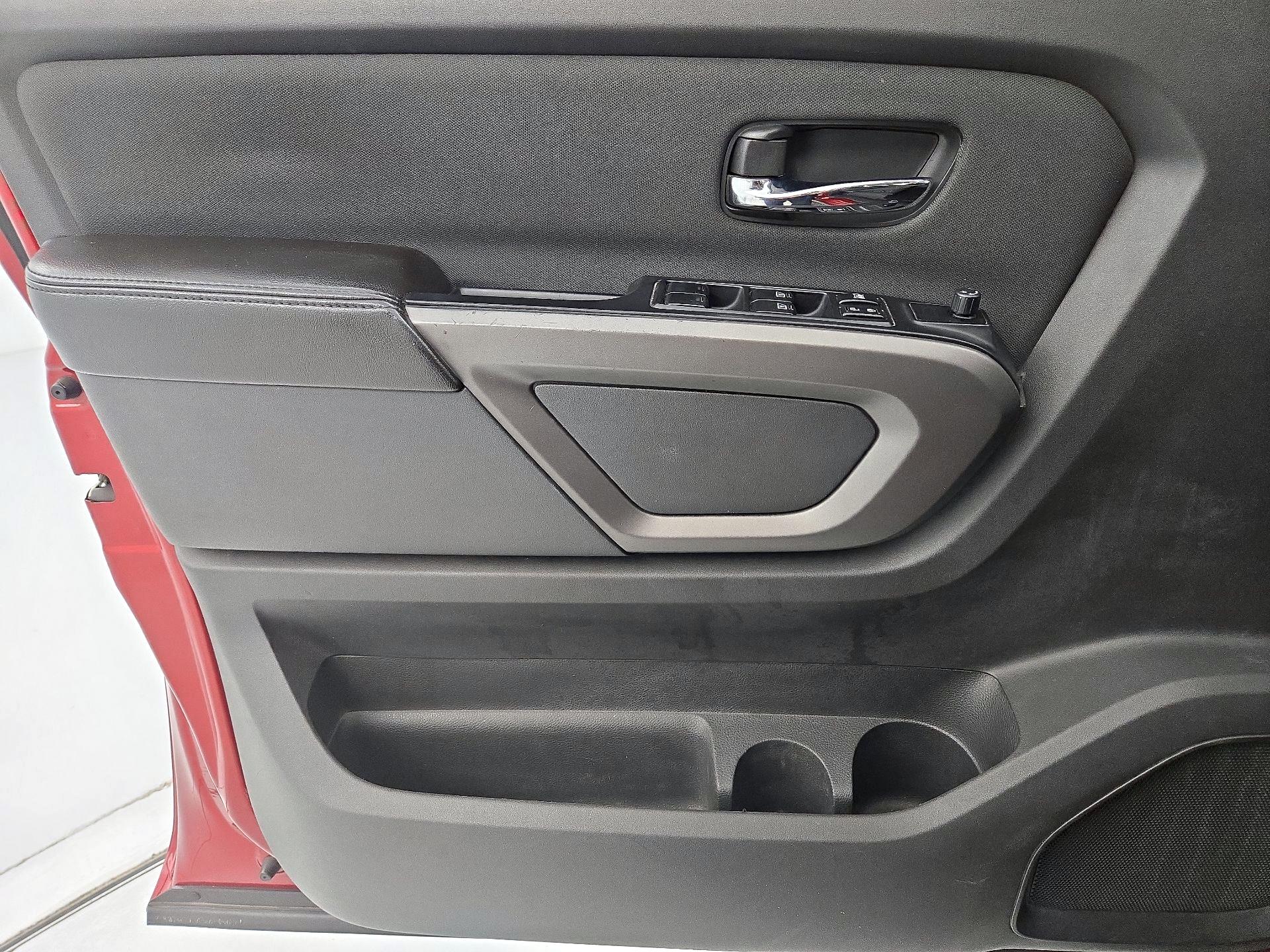 Thumbnail: 2015 Nissan Titan - 12