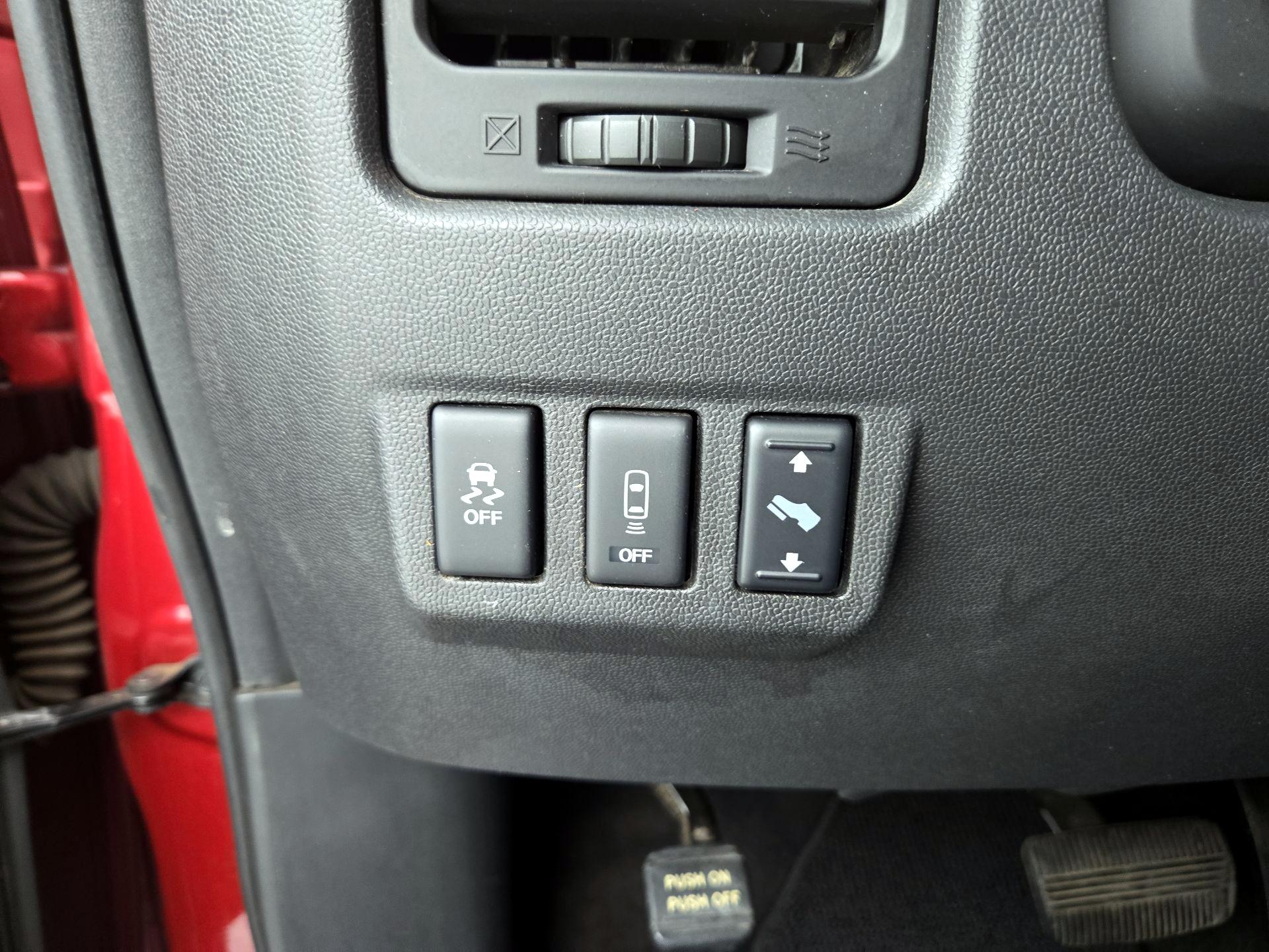 Thumbnail: 2015 Nissan Titan - 13