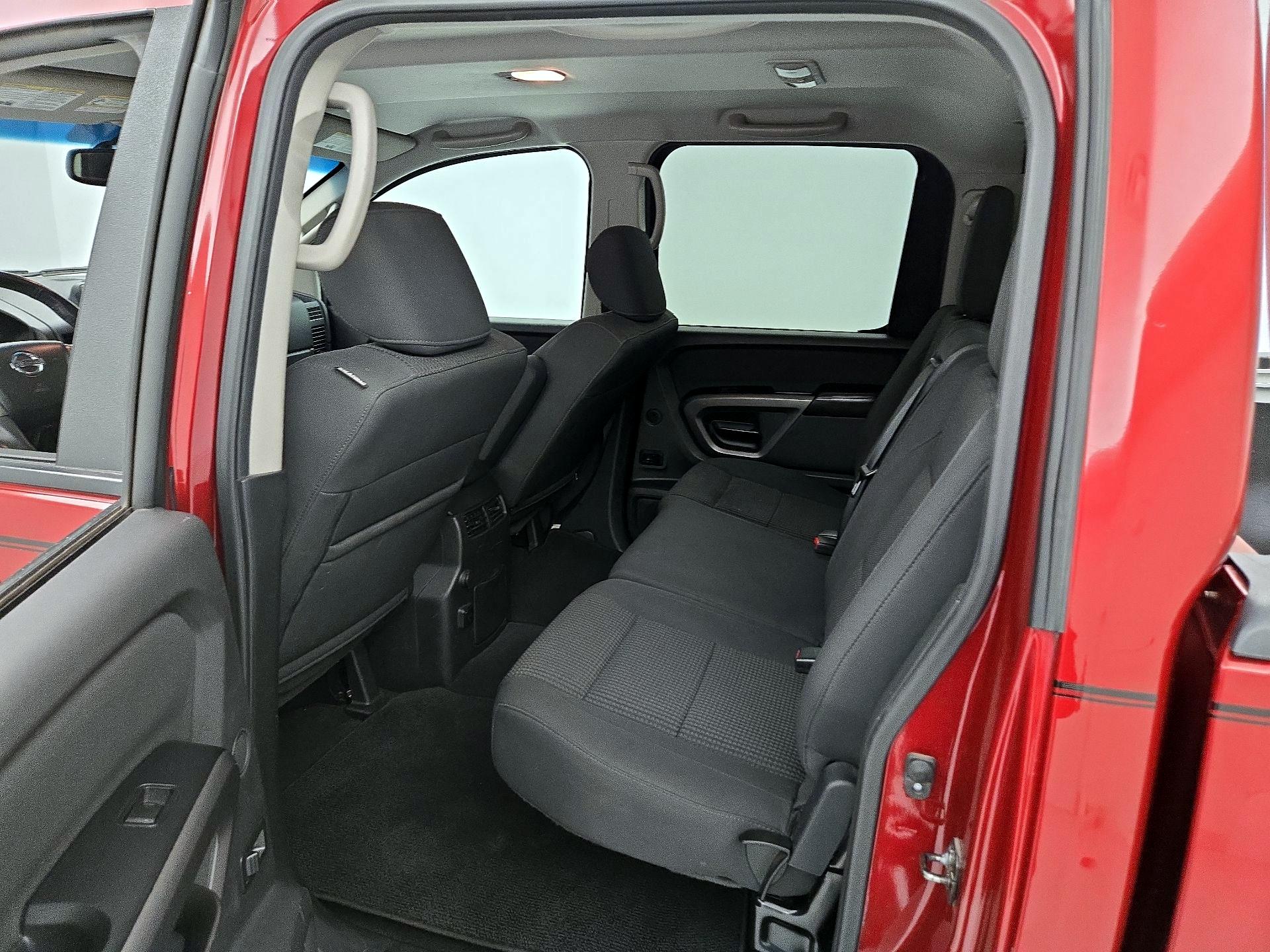 Thumbnail: 2015 Nissan Titan - 19