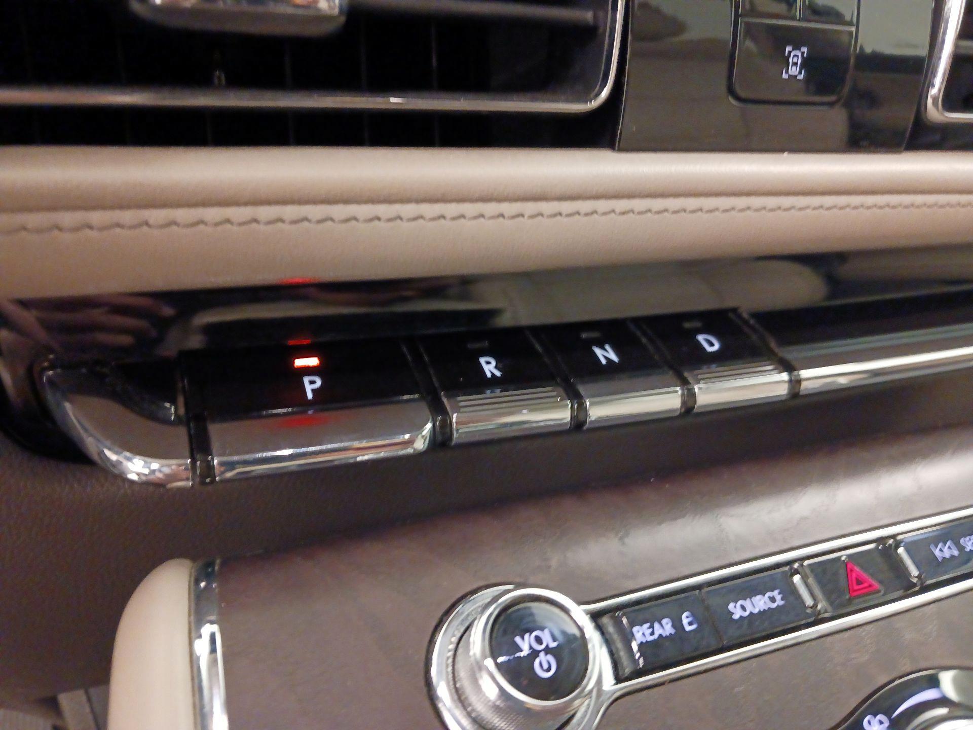 Thumbnail: 2020 Lincoln Aviator - 18