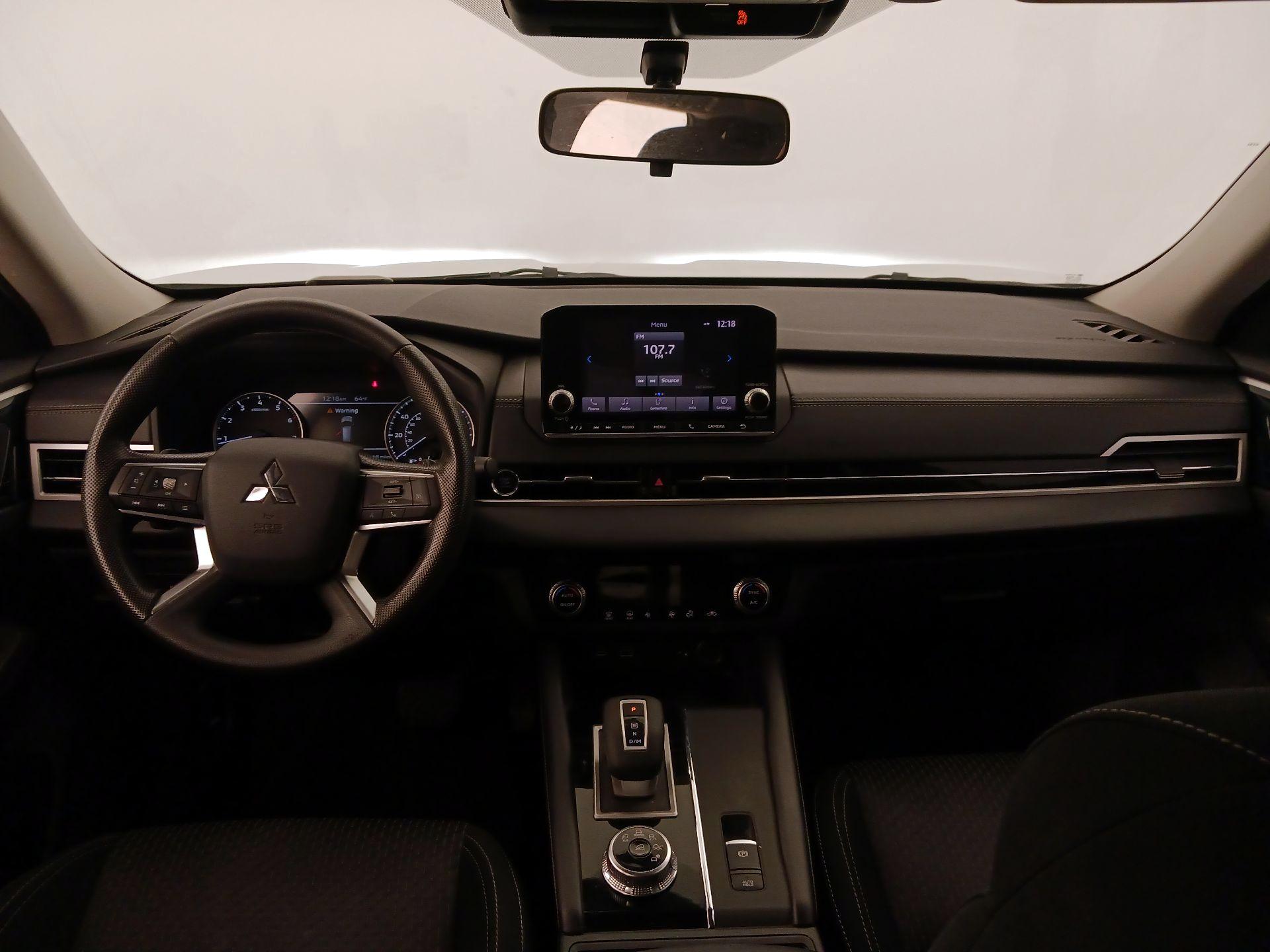 Thumbnail: 2022 Mitsubishi Outlander - 9