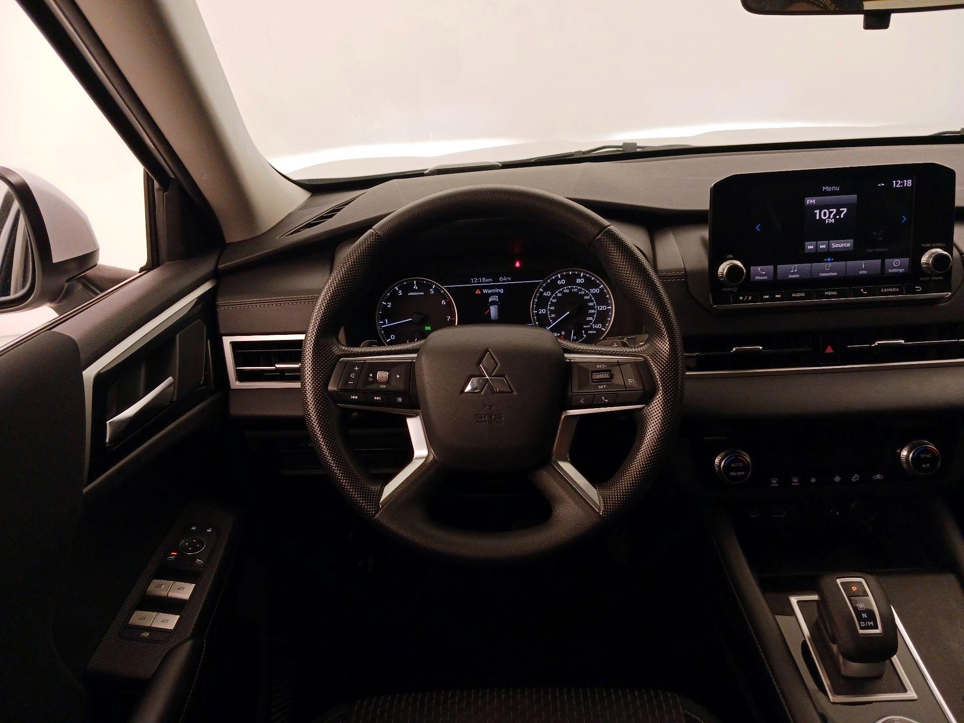 Thumbnail: 2022 Mitsubishi Outlander - 10