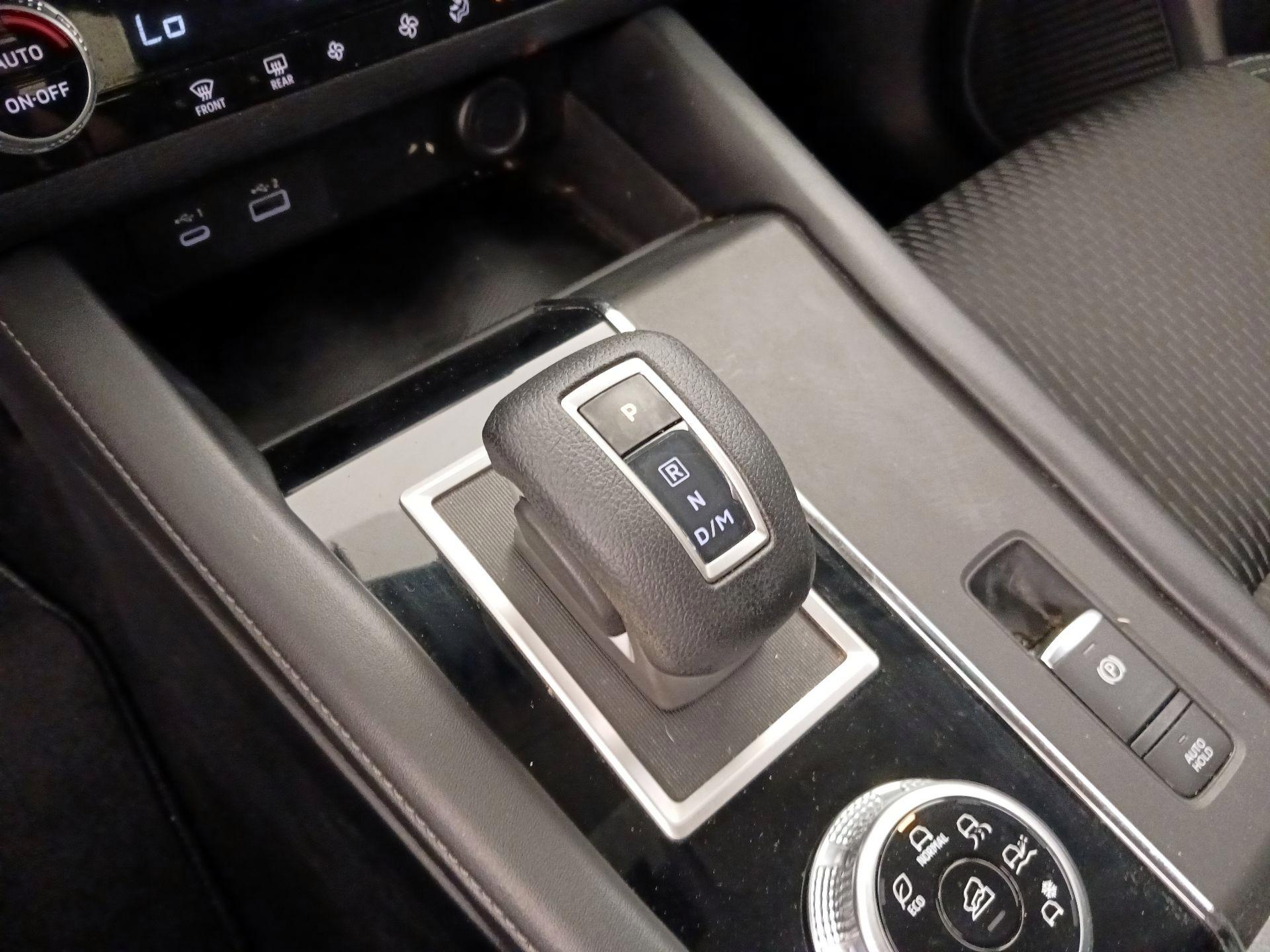 Thumbnail: 2022 Mitsubishi Outlander - 18