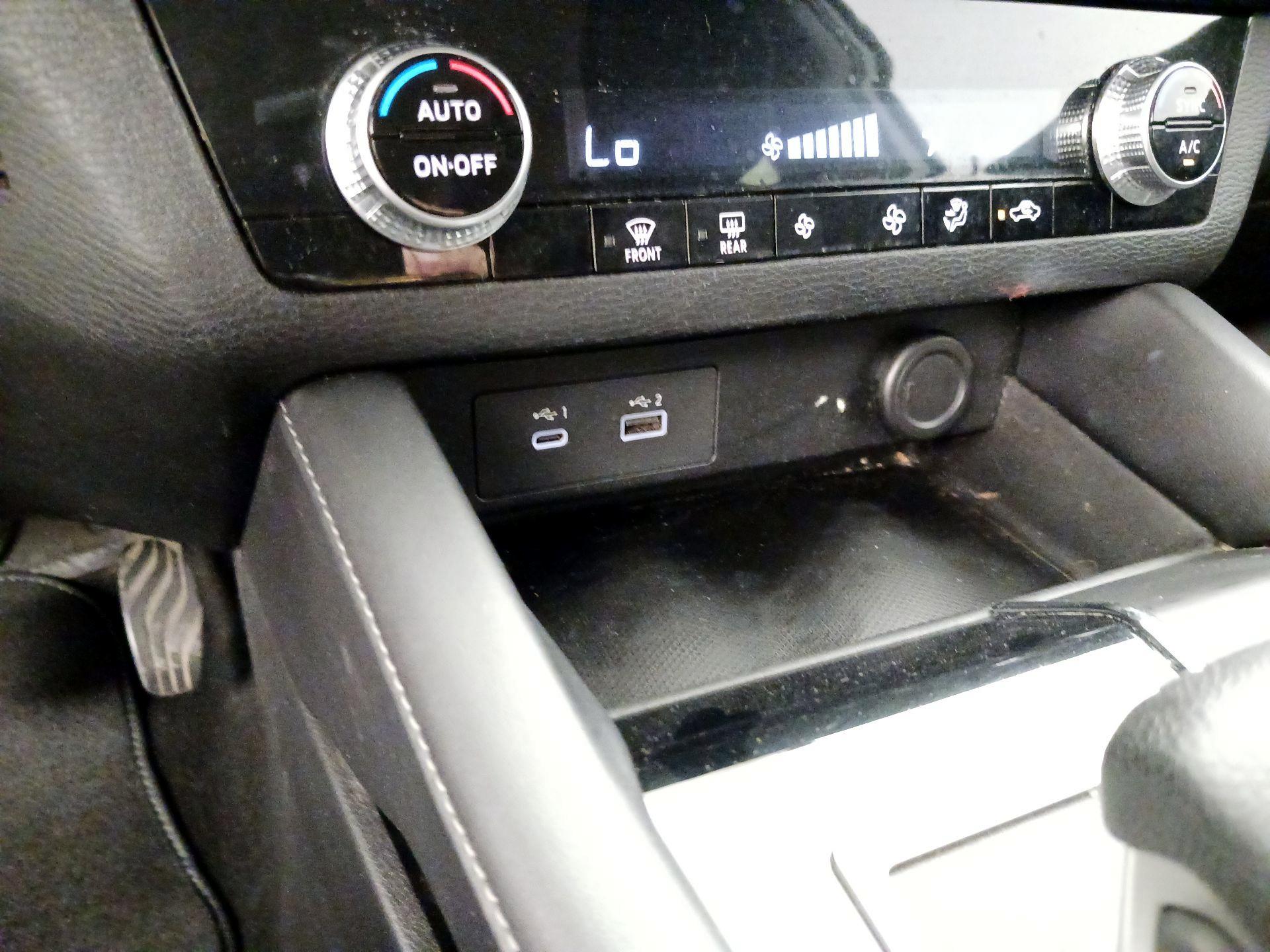 Thumbnail: 2022 Mitsubishi Outlander - 19