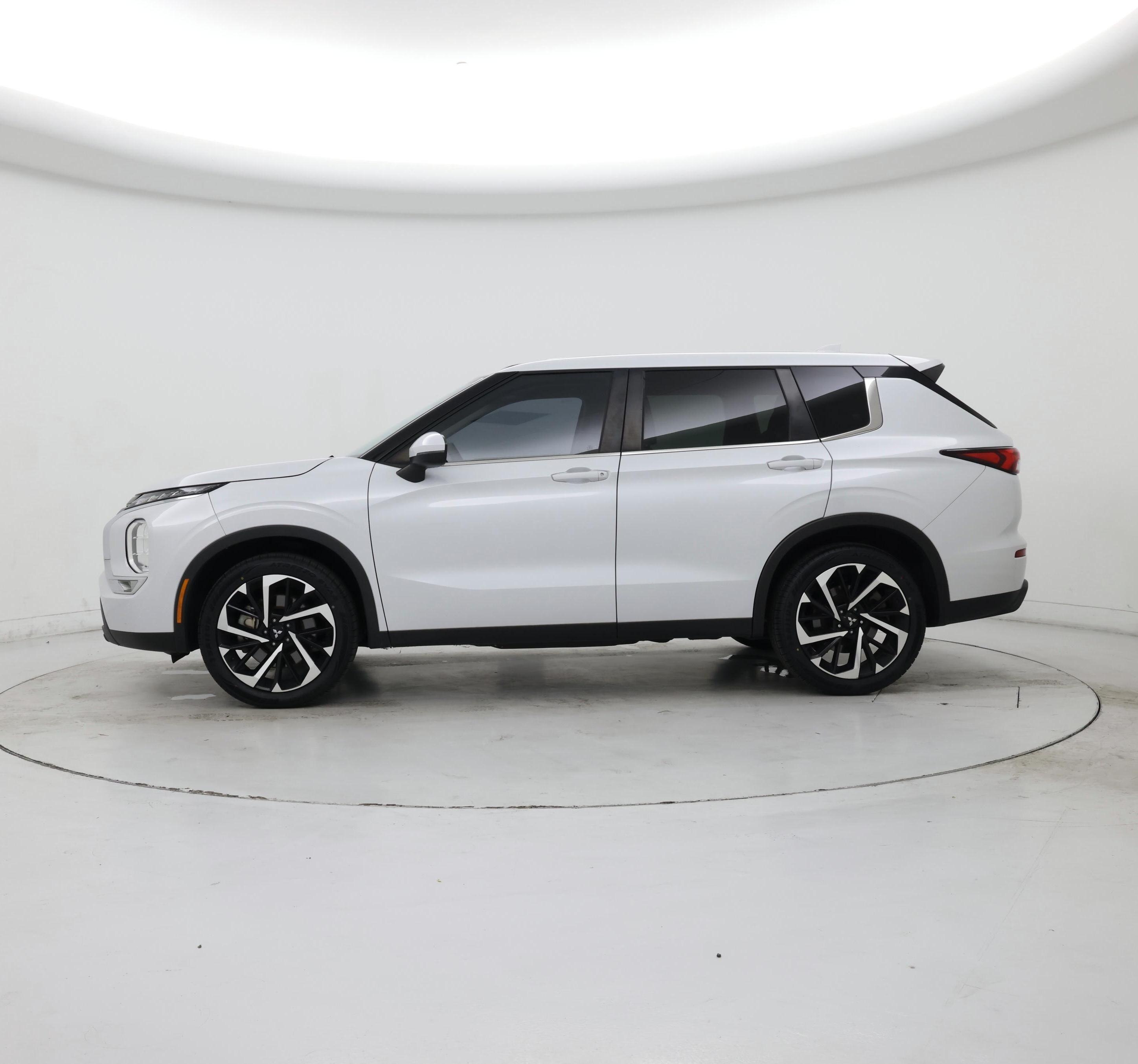 Thumbnail: 2022 Mitsubishi Outlander - 3