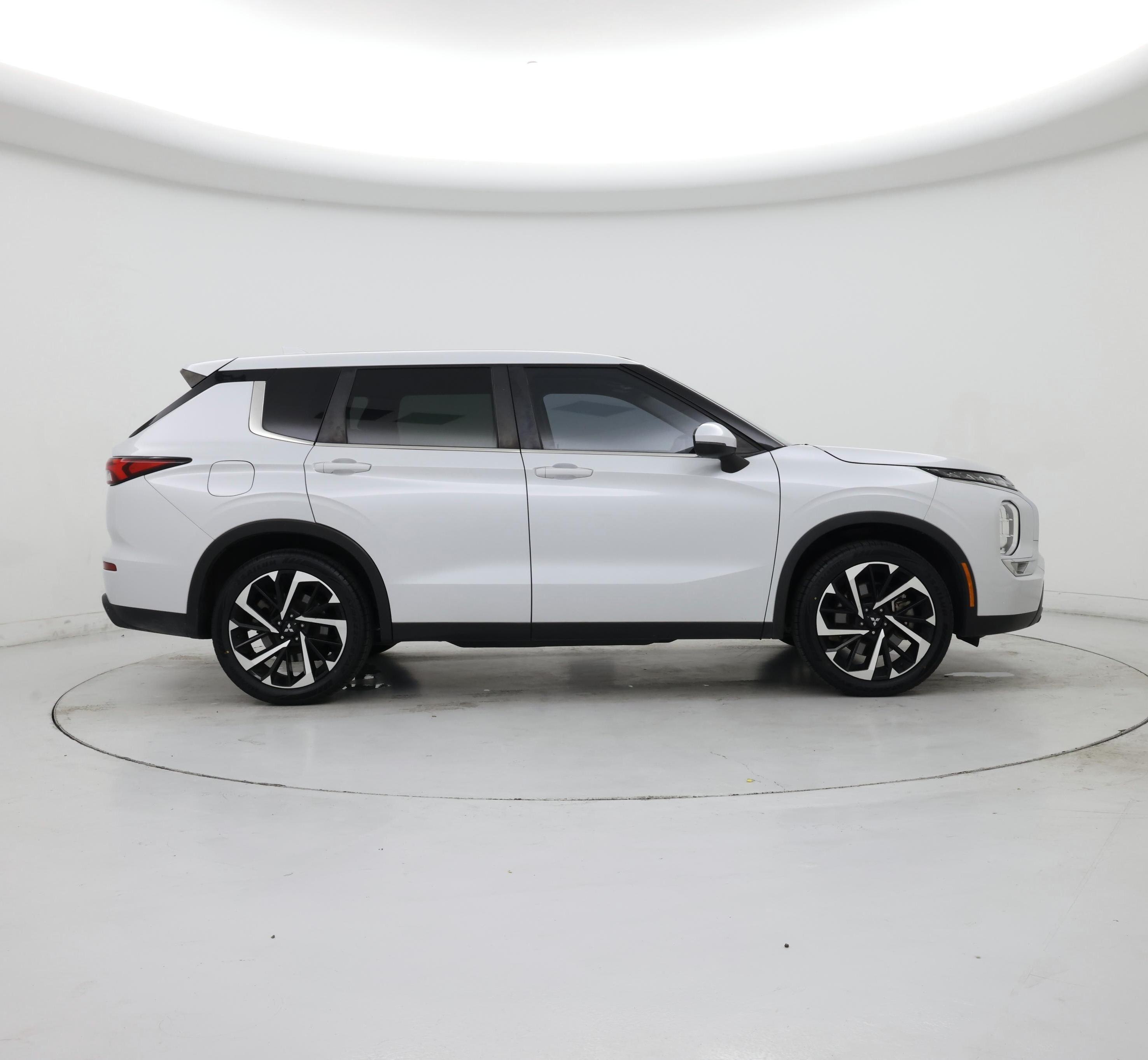 Thumbnail: 2022 Mitsubishi Outlander - 7
