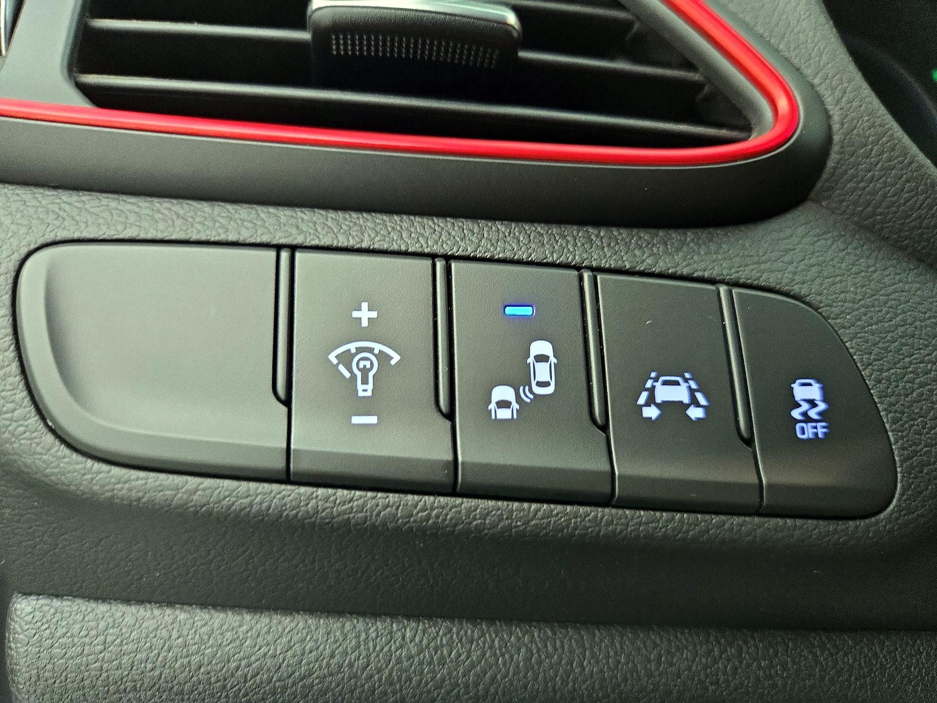 Thumbnail: 2018 Hyundai Elantra - 13