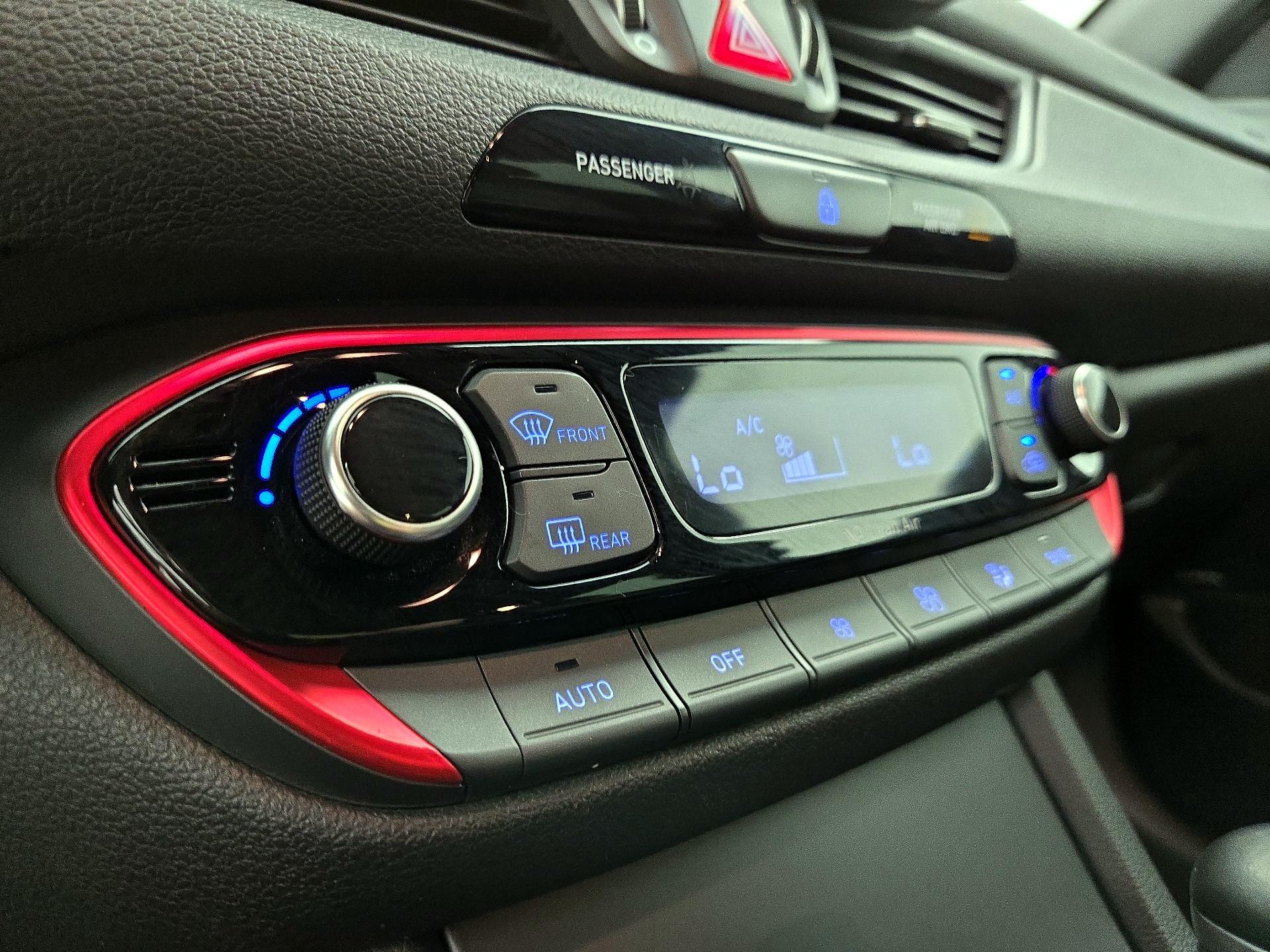 Thumbnail: 2018 Hyundai Elantra - 17