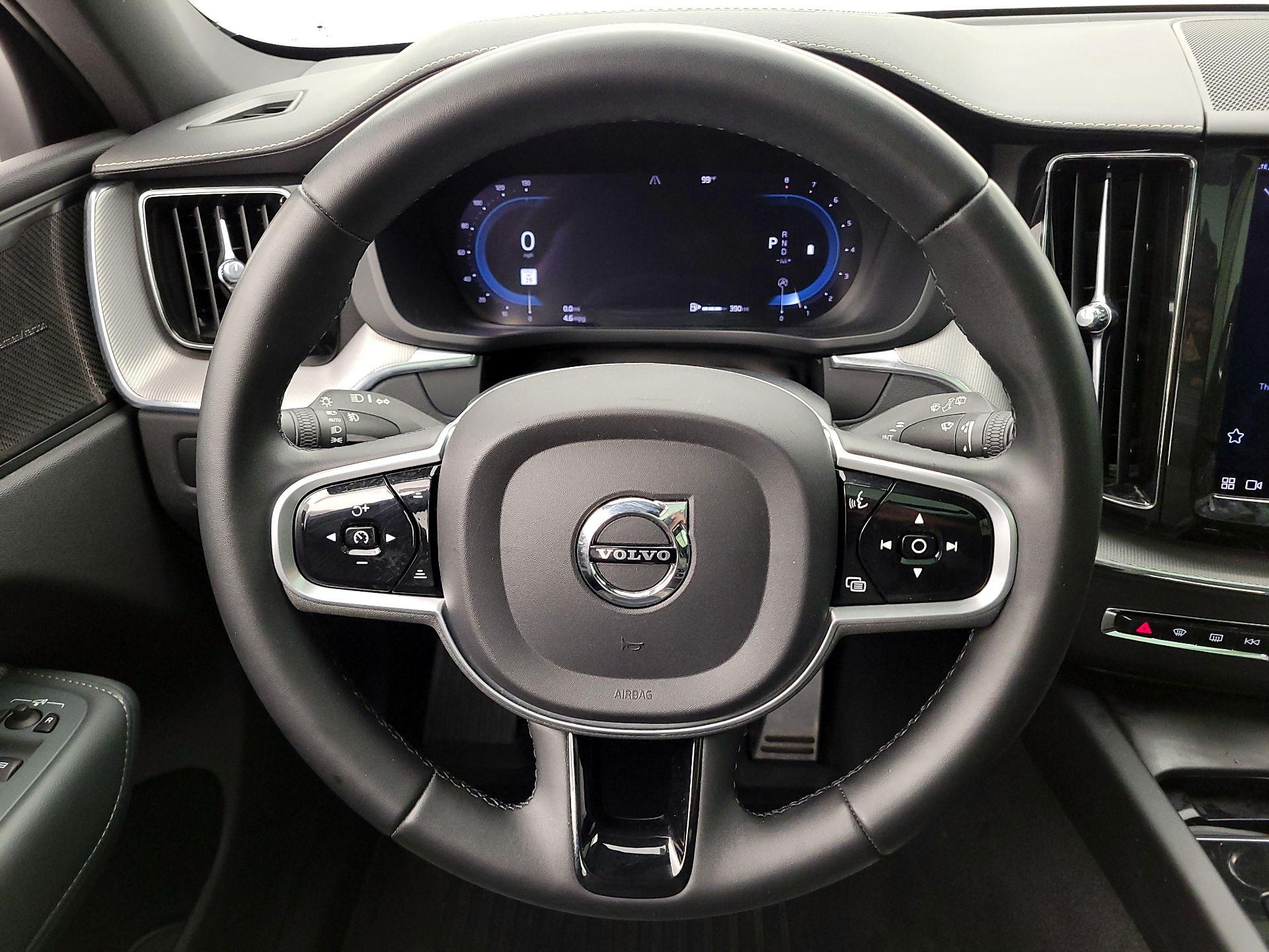 Thumbnail: 2022 Volvo XC60 - 10