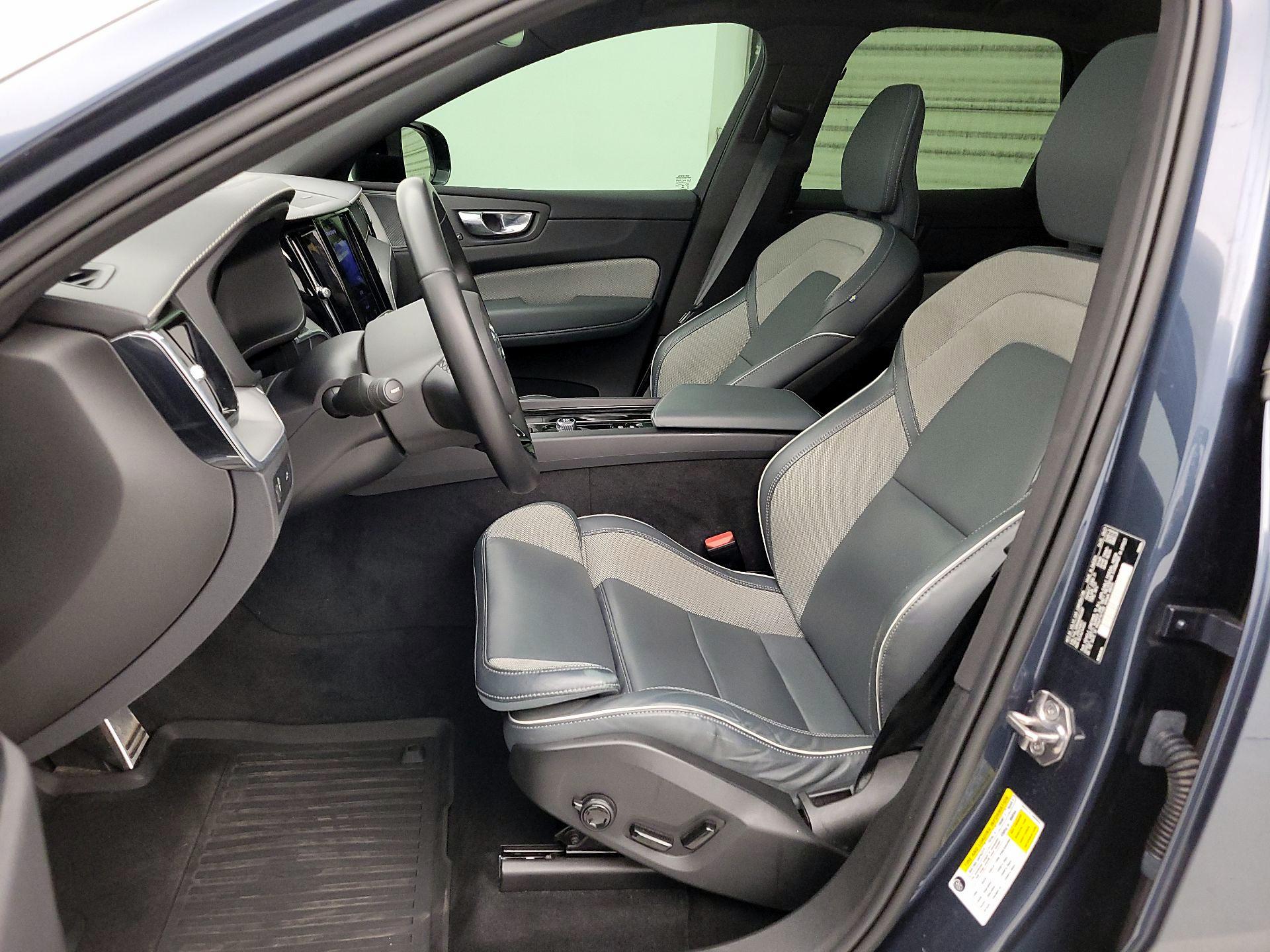 Thumbnail: 2022 Volvo XC60 - 11