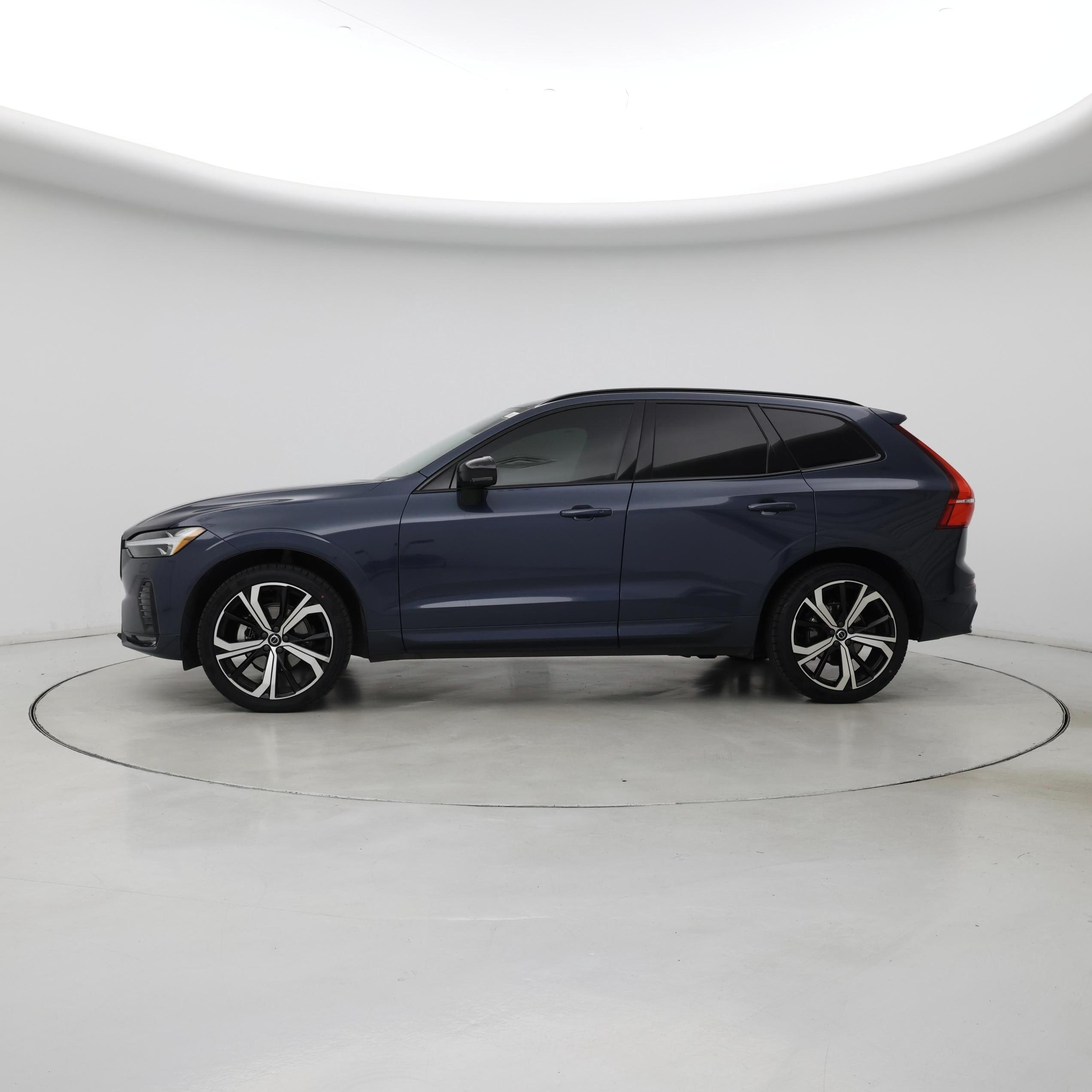 Thumbnail: 2022 Volvo XC60 - 3