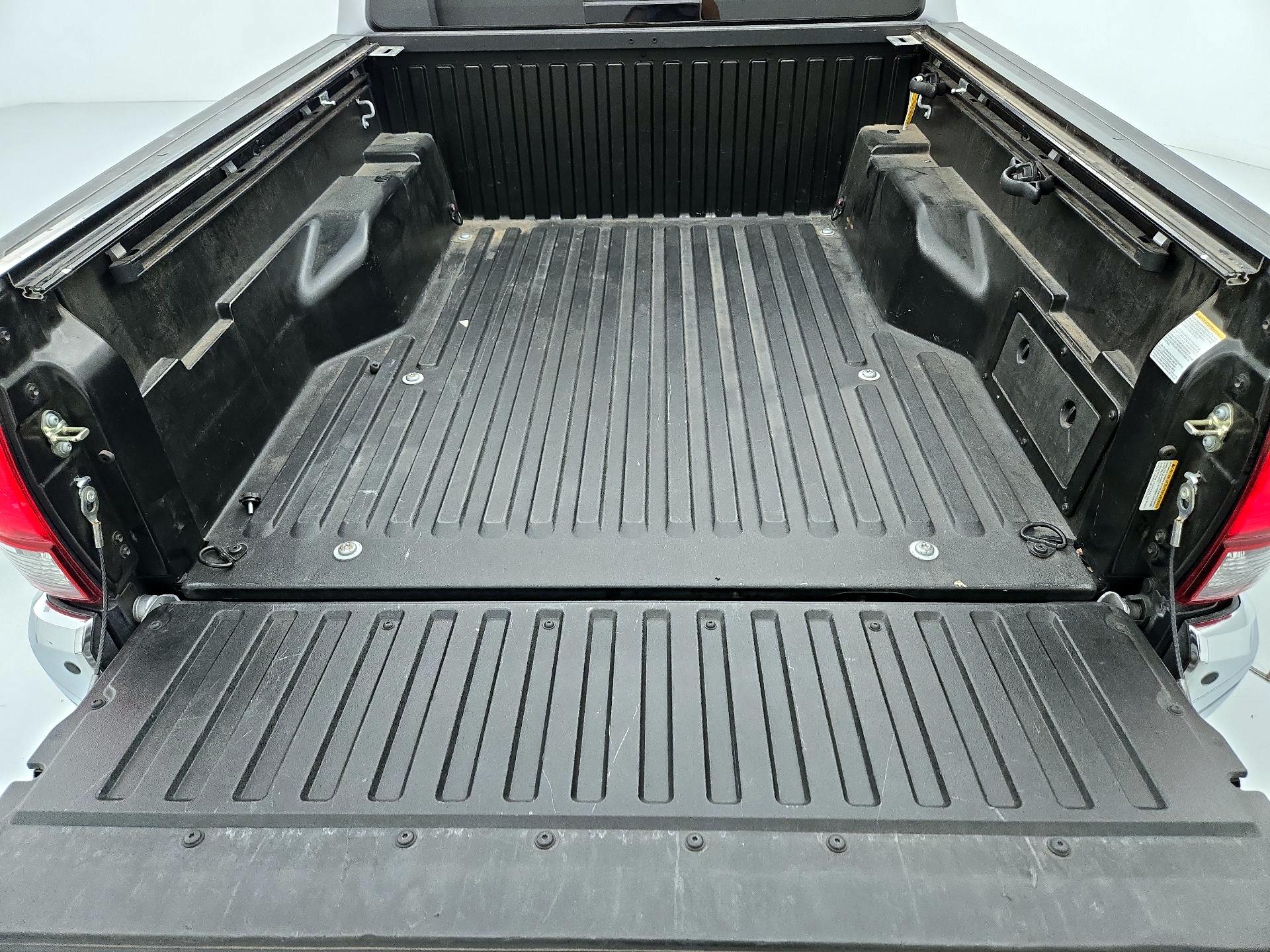 Thumbnail: 2019 Toyota Tacoma - 20