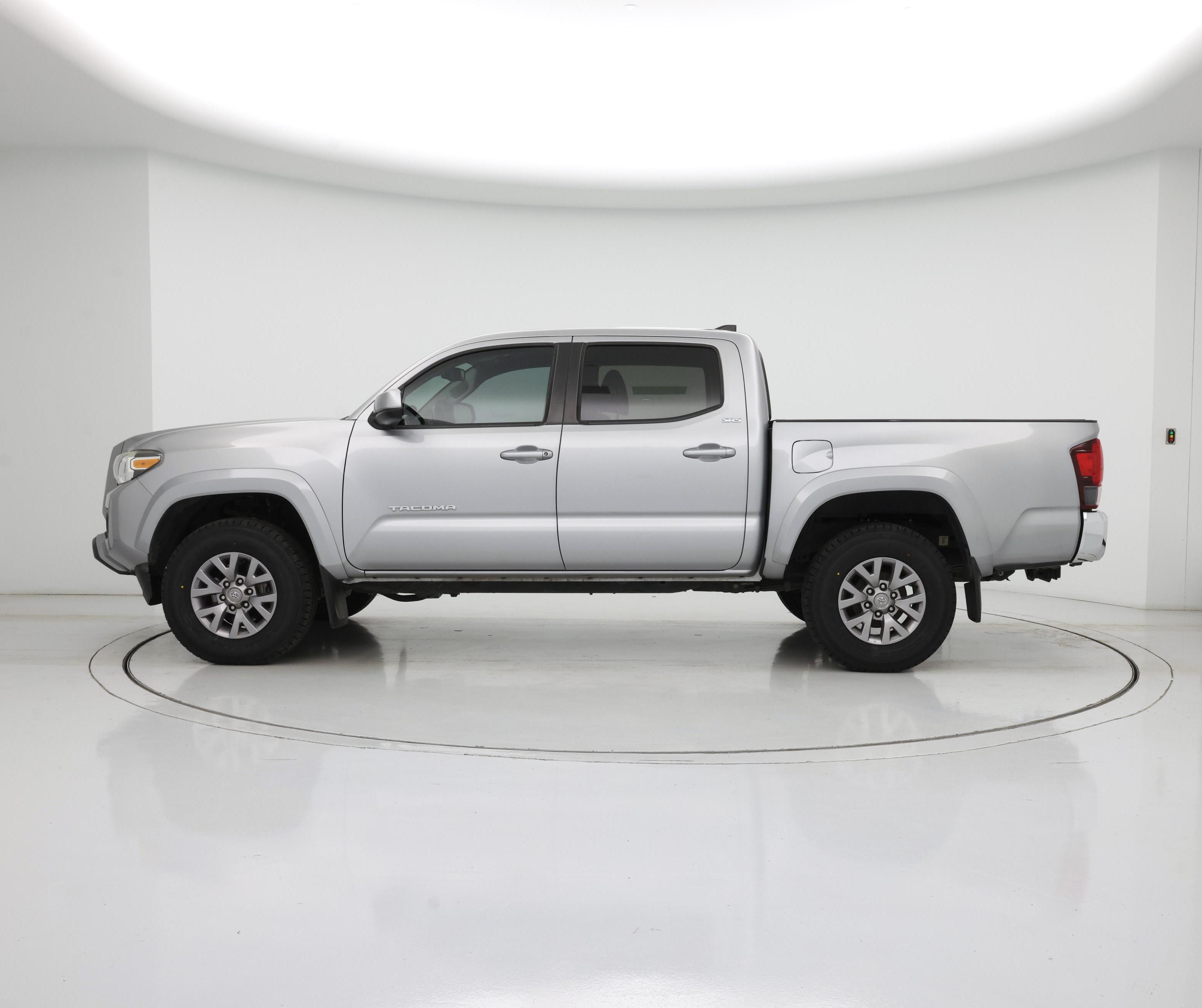 Thumbnail: 2019 Toyota Tacoma - 3