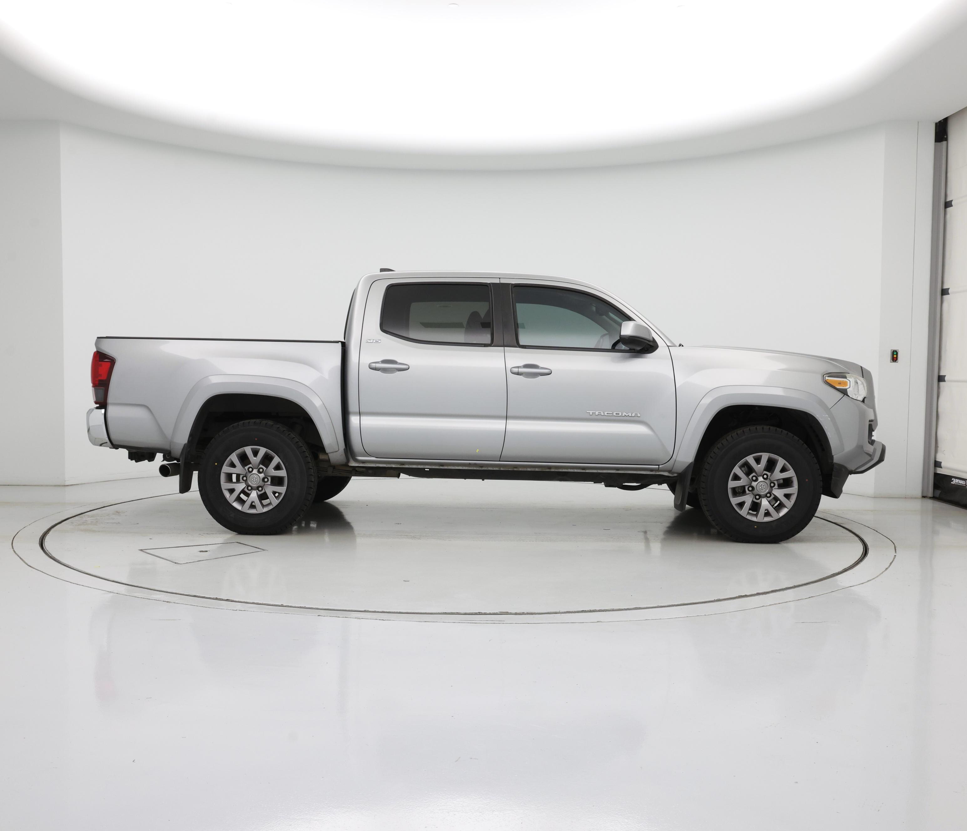 Thumbnail: 2019 Toyota Tacoma - 7