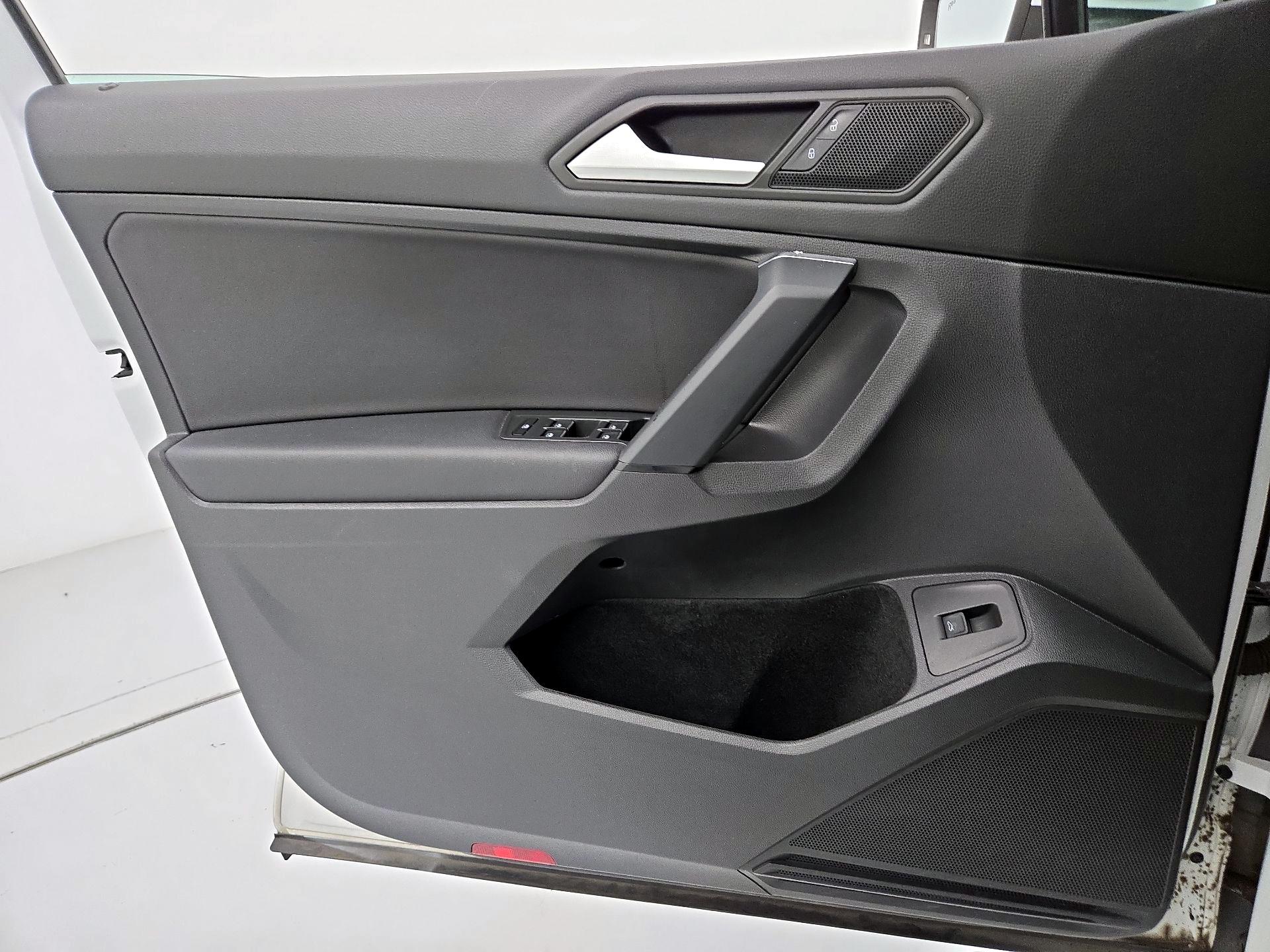 Thumbnail: 2019 Volkswagen Tiguan - 12