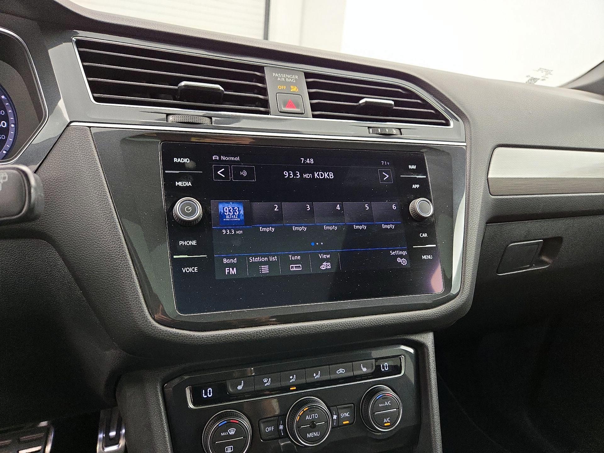 Thumbnail: 2019 Volkswagen Tiguan - 16