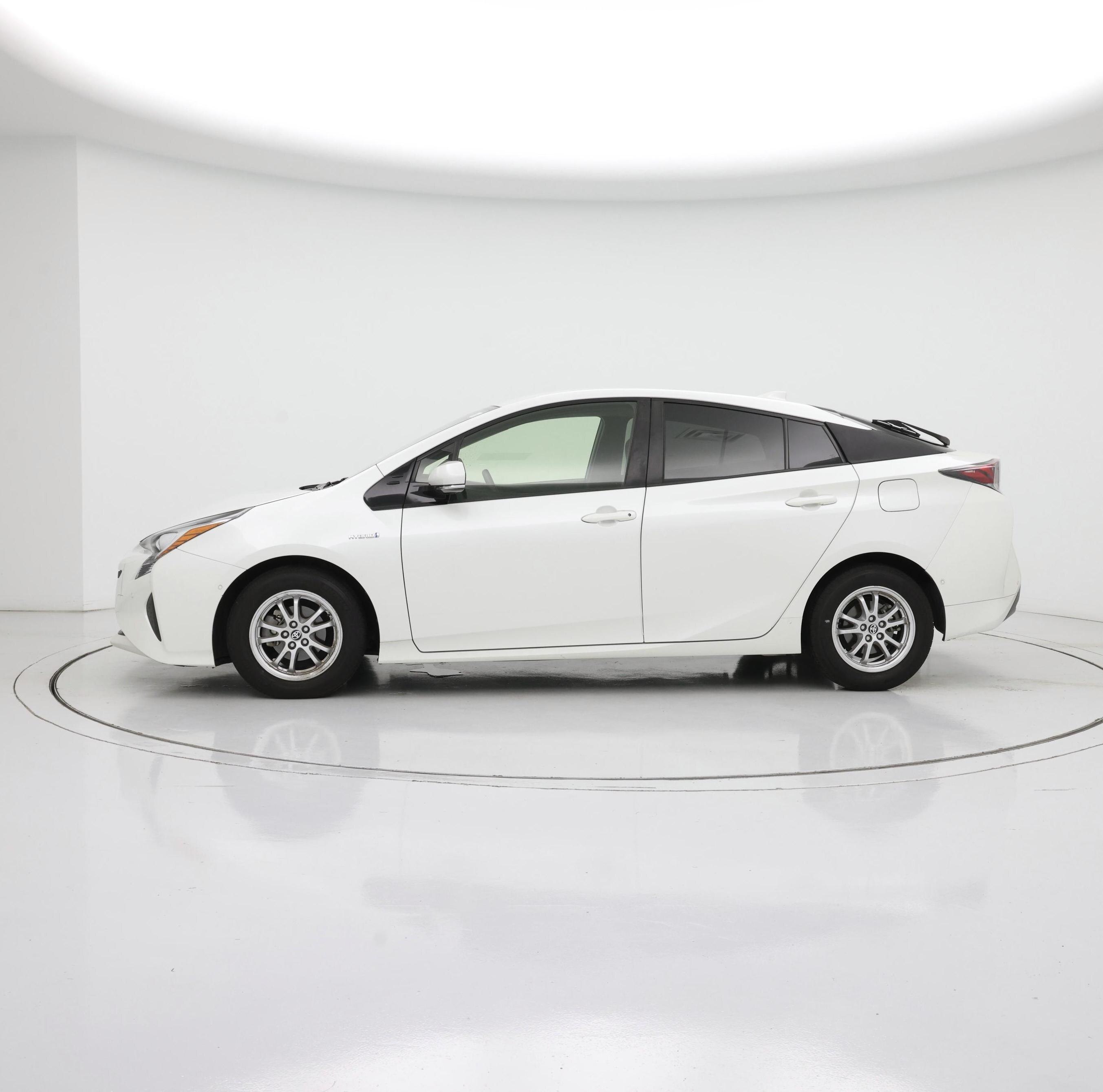 Thumbnail: 2017 Toyota Prius - 3