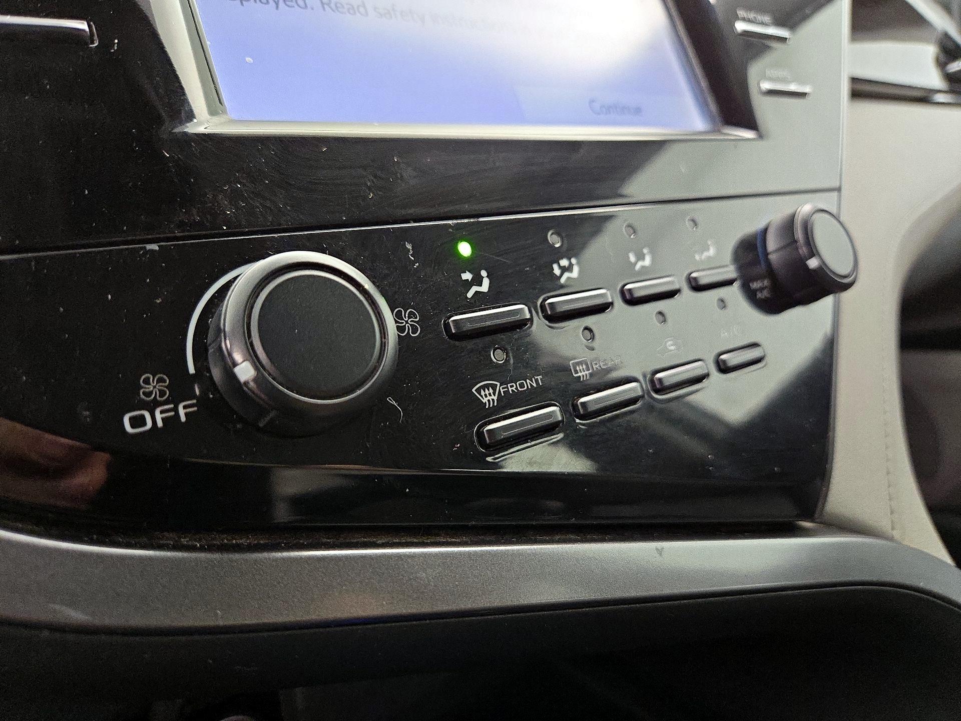 Thumbnail: 2019 Toyota Camry - 16