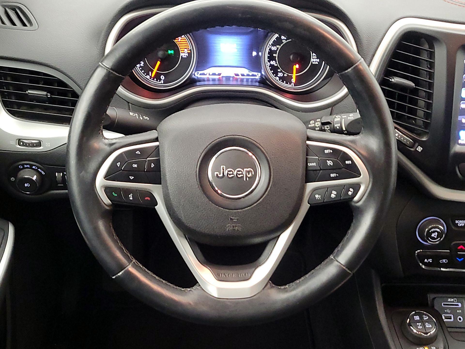 Thumbnail: 2018 Jeep Cherokee - 10