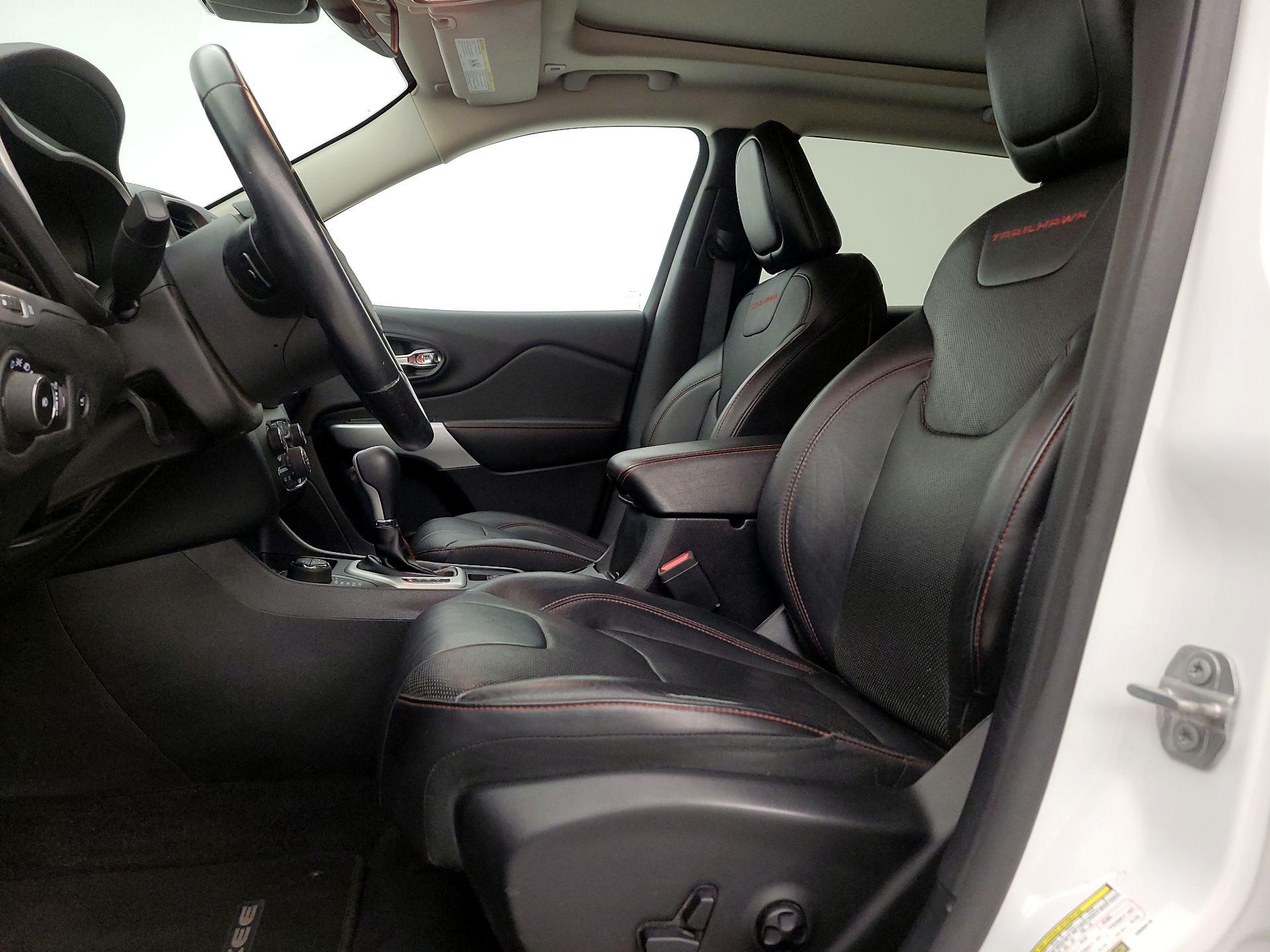 Thumbnail: 2018 Jeep Cherokee - 11