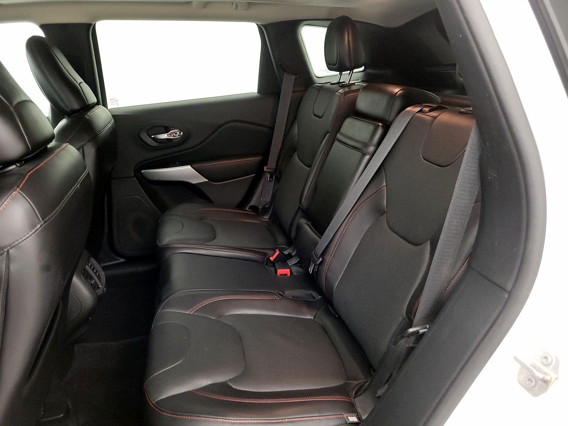 Thumbnail: 2018 Jeep Cherokee - 20