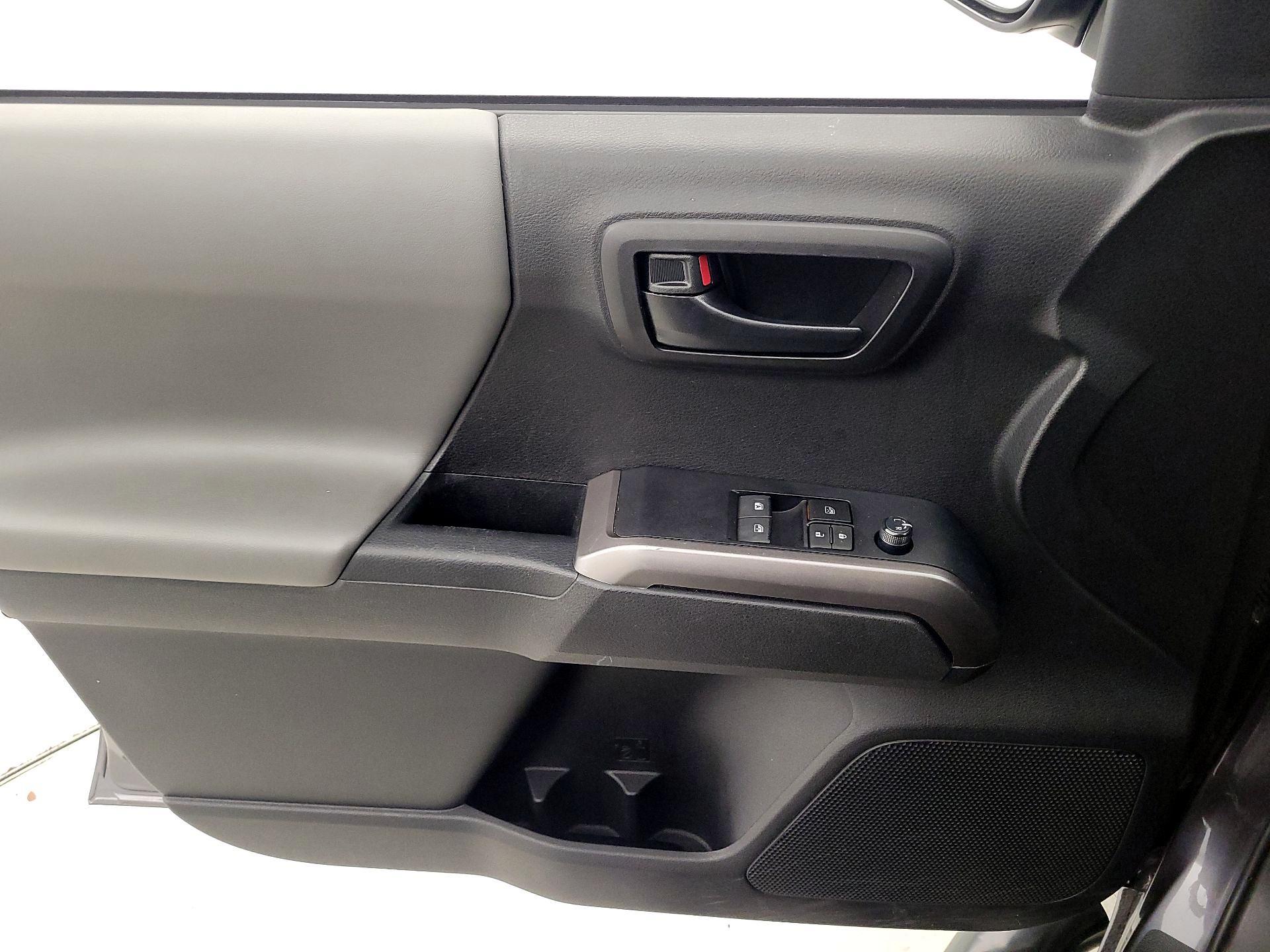 Thumbnail: 2022 Toyota Tacoma - 12