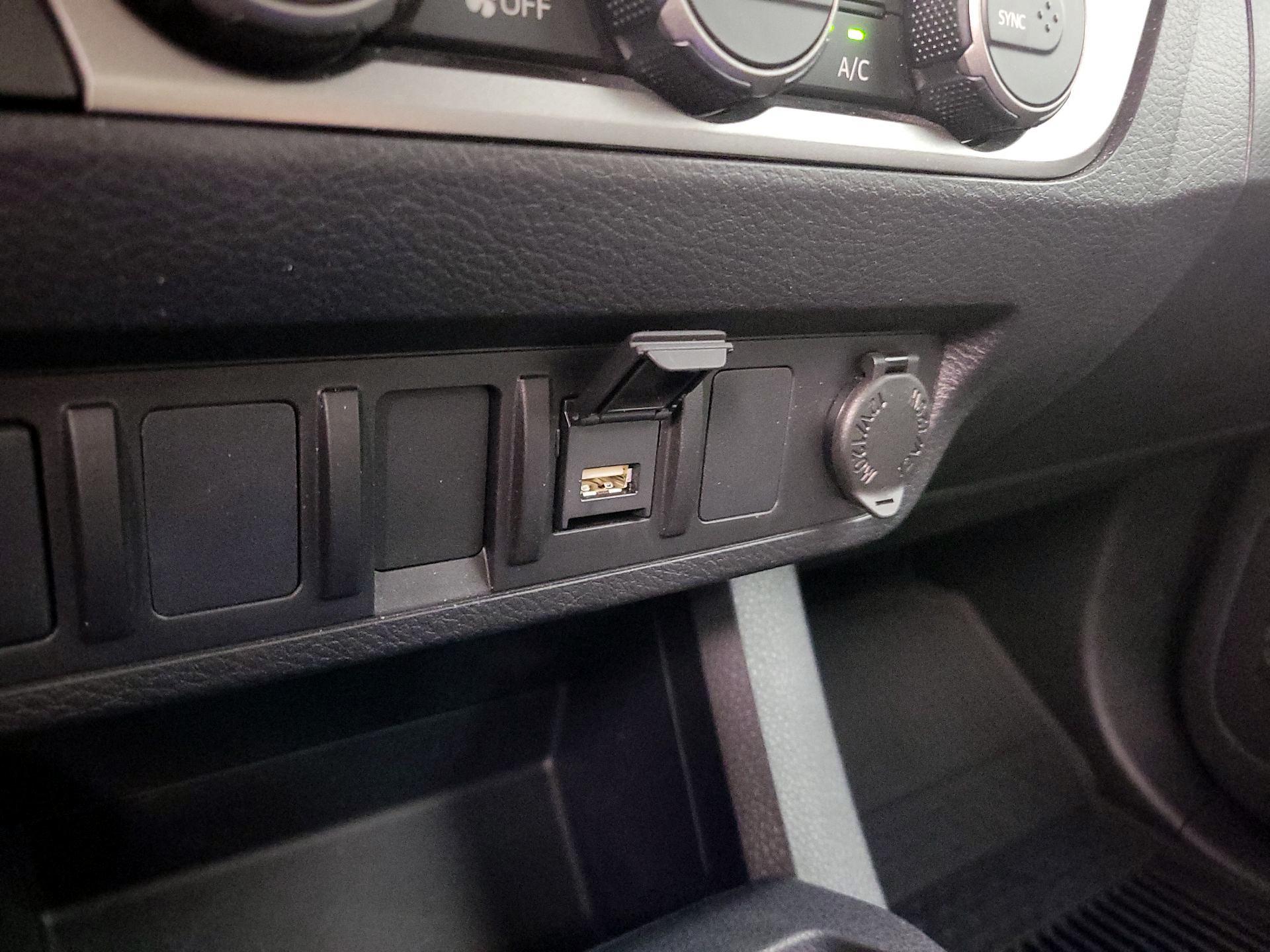 Thumbnail: 2022 Toyota Tacoma - 18