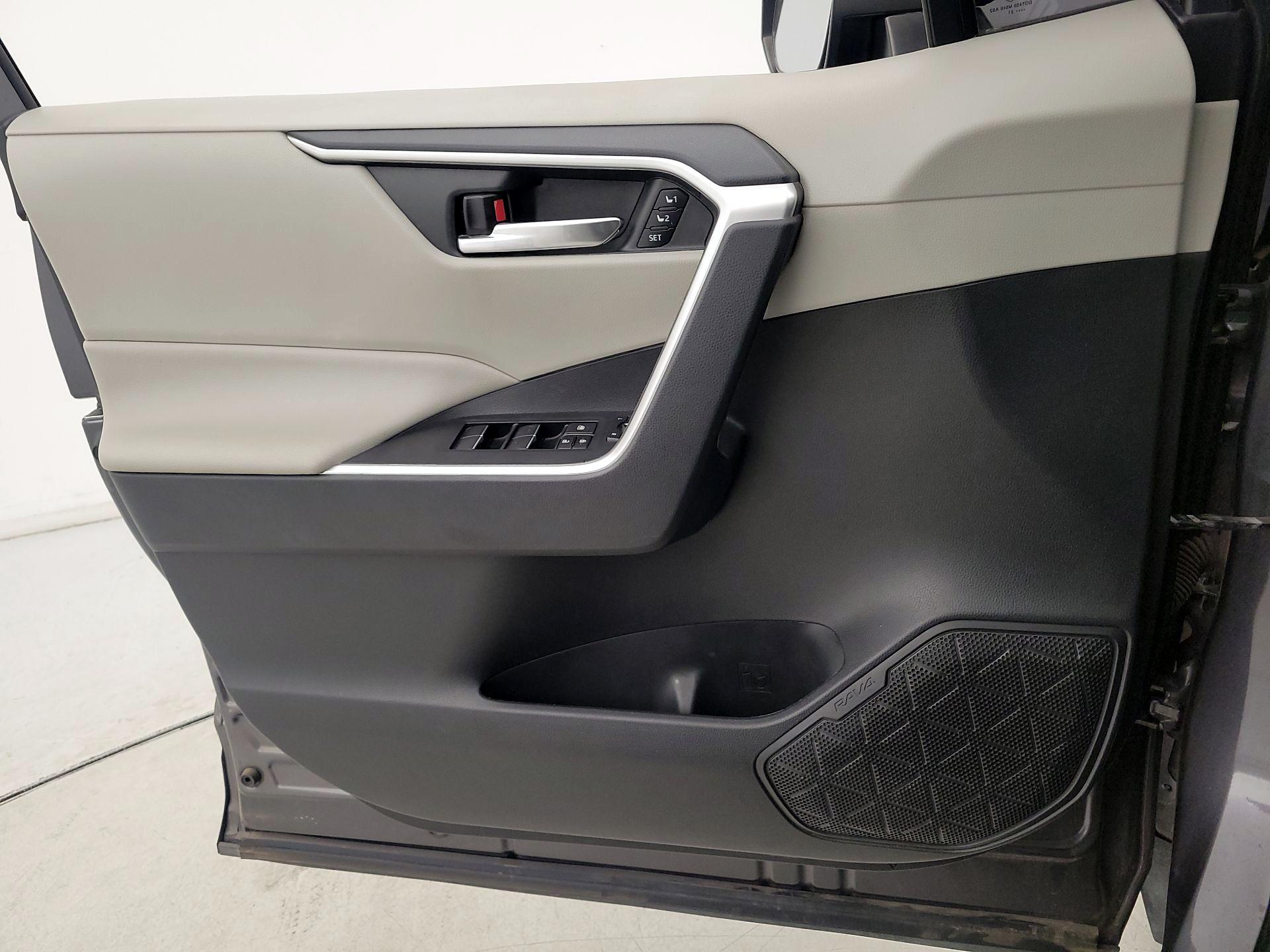 Thumbnail: 2021 Toyota RAV4 - 12