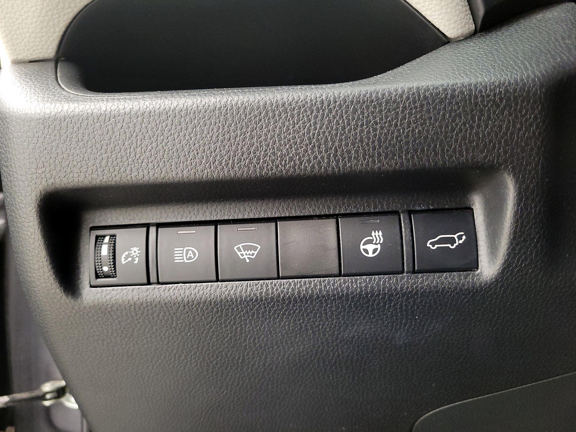 Thumbnail: 2021 Toyota RAV4 - 13