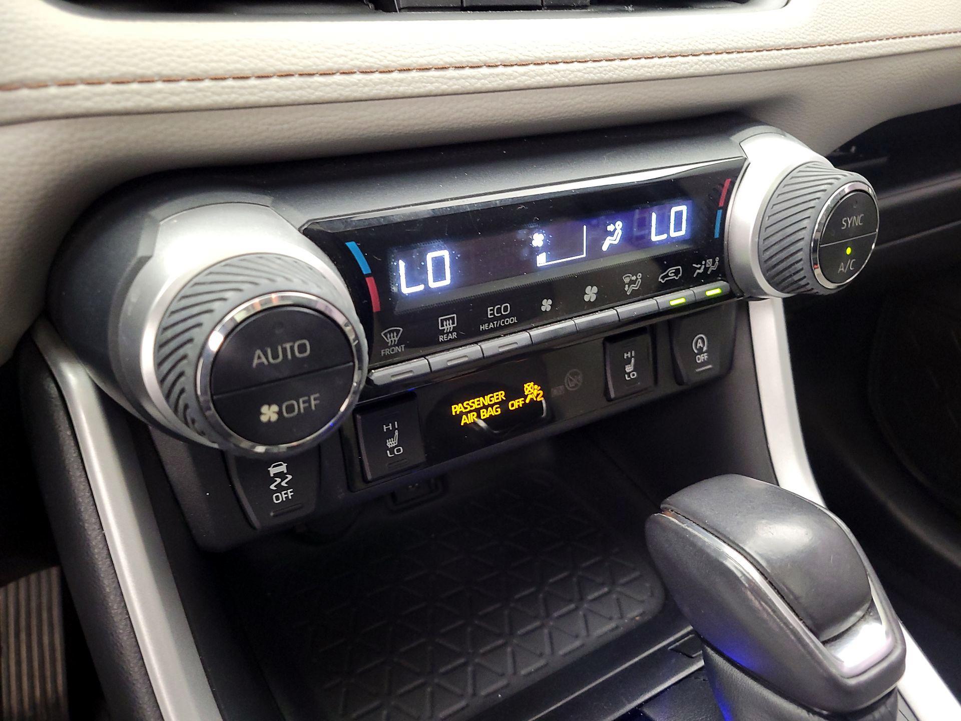 Thumbnail: 2021 Toyota RAV4 - 16