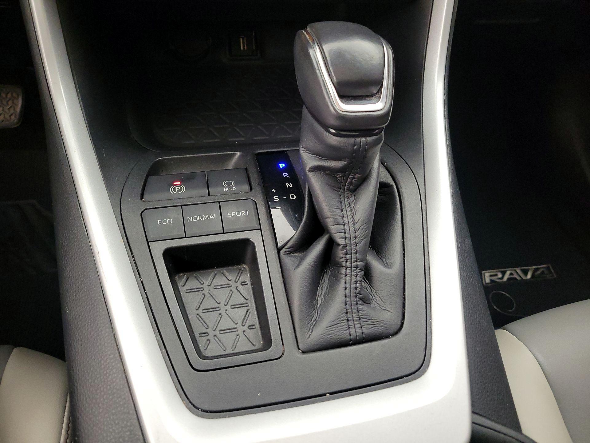 Thumbnail: 2021 Toyota RAV4 - 17