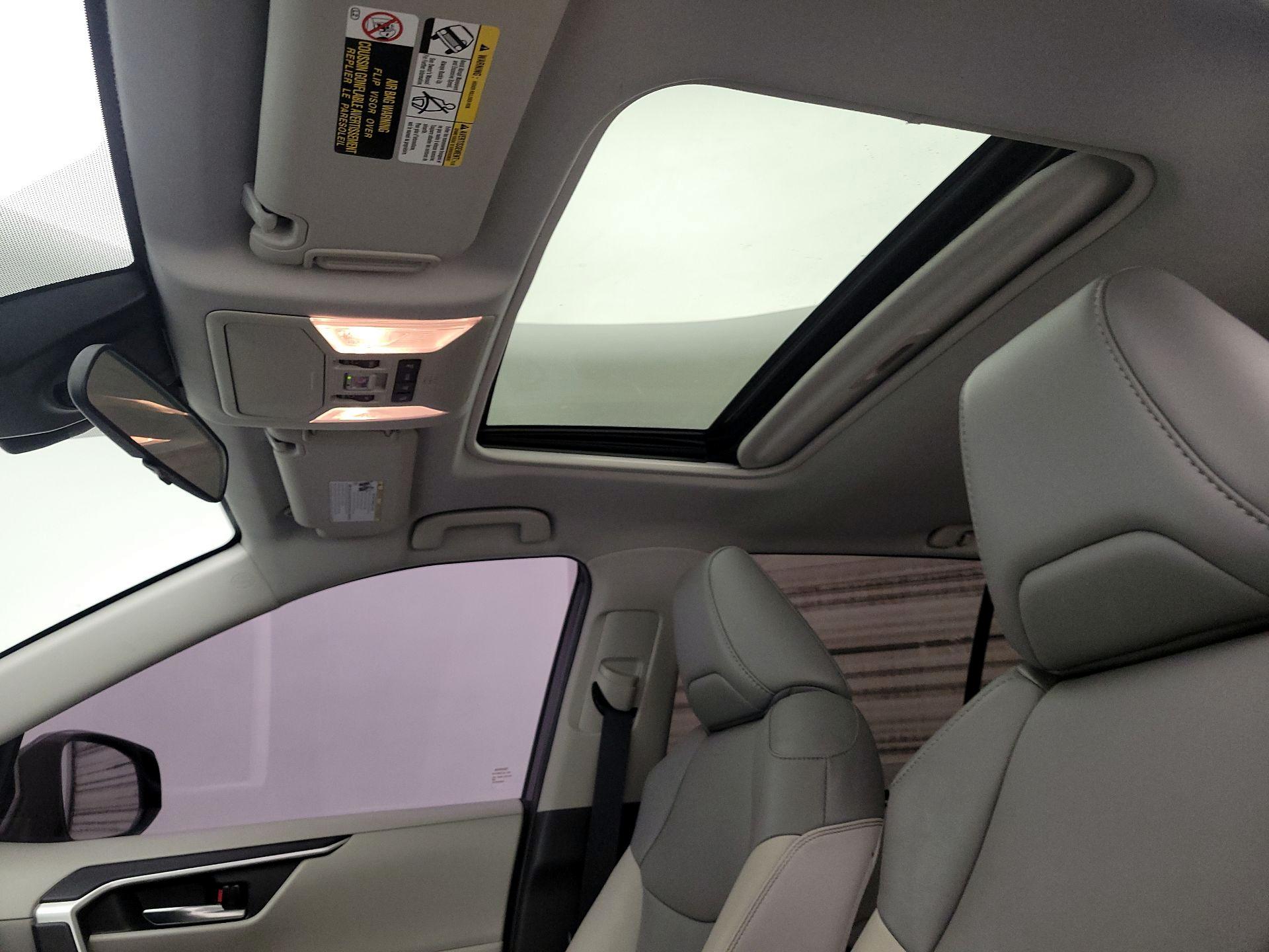 Thumbnail: 2021 Toyota RAV4 - 19