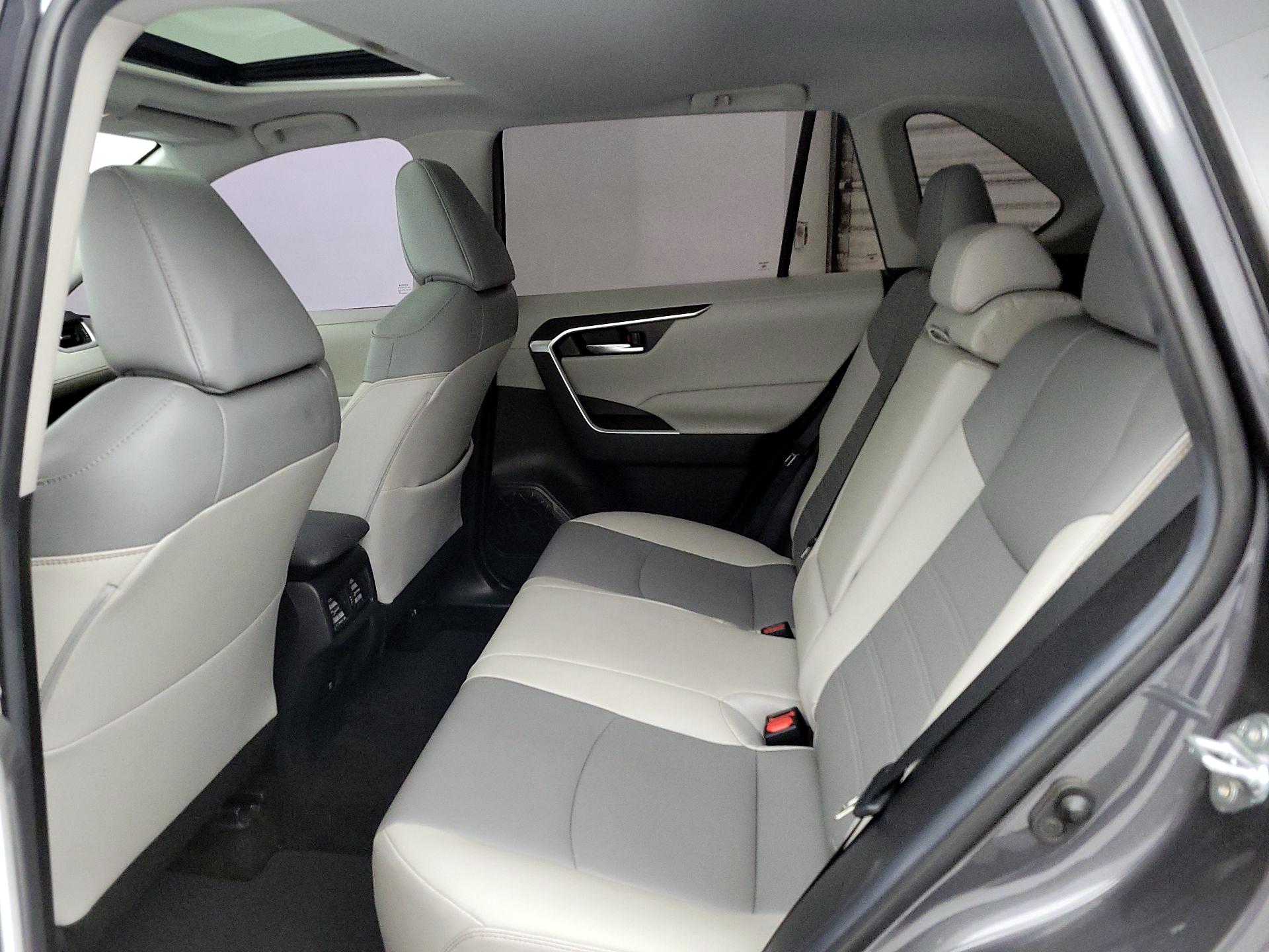 Thumbnail: 2021 Toyota RAV4 - 20