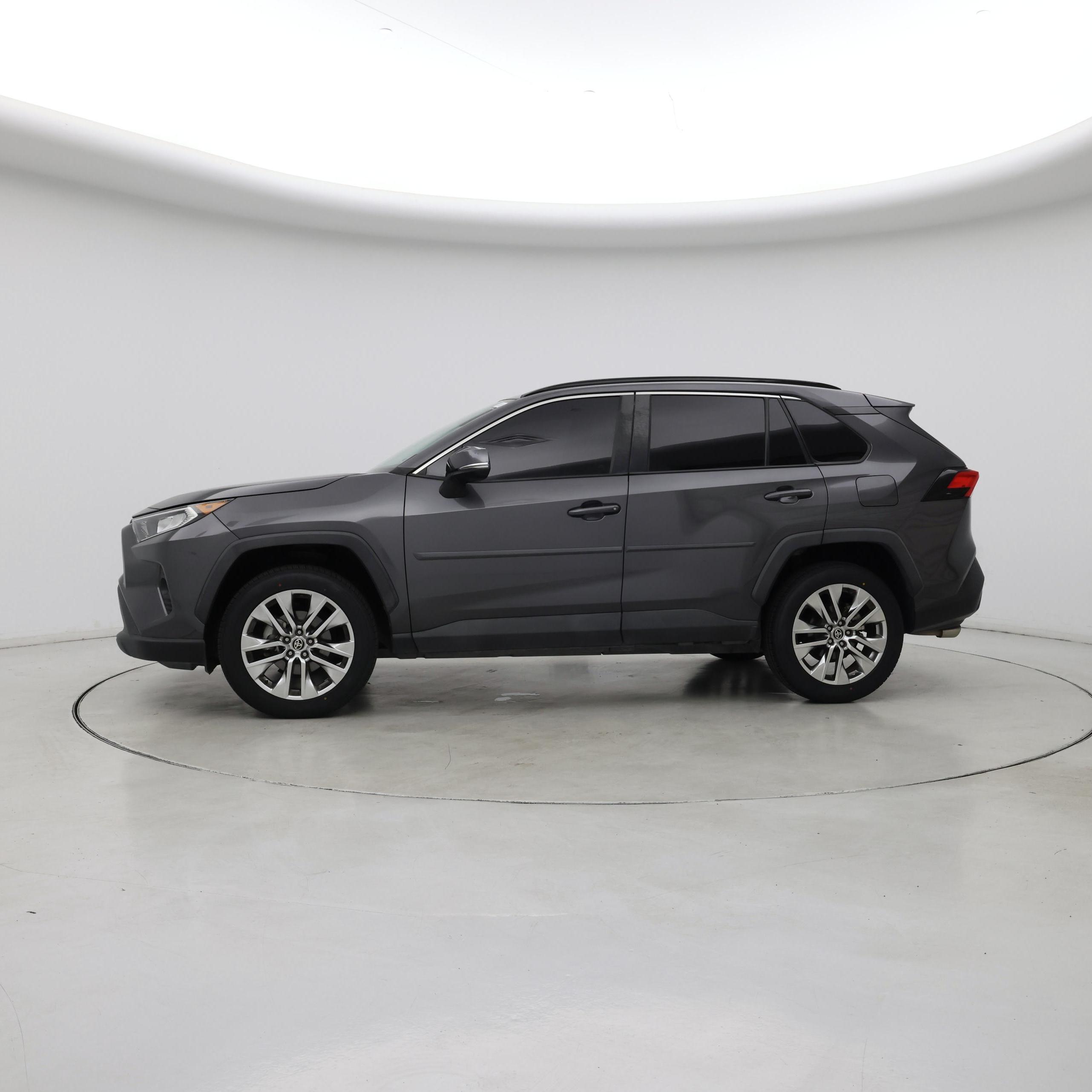 Thumbnail: 2021 Toyota RAV4 - 3