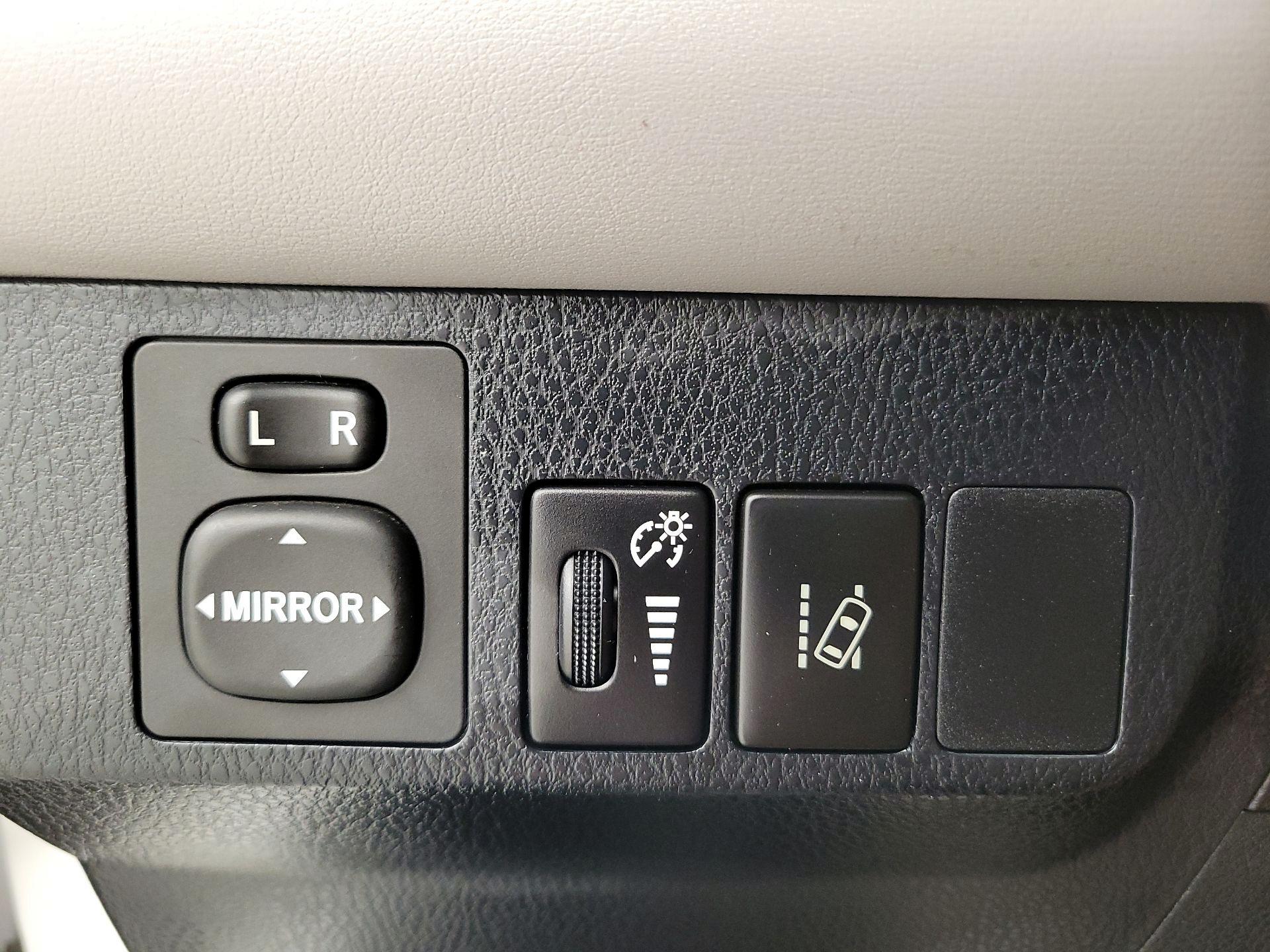 Thumbnail: 2018 Toyota RAV4 - 13