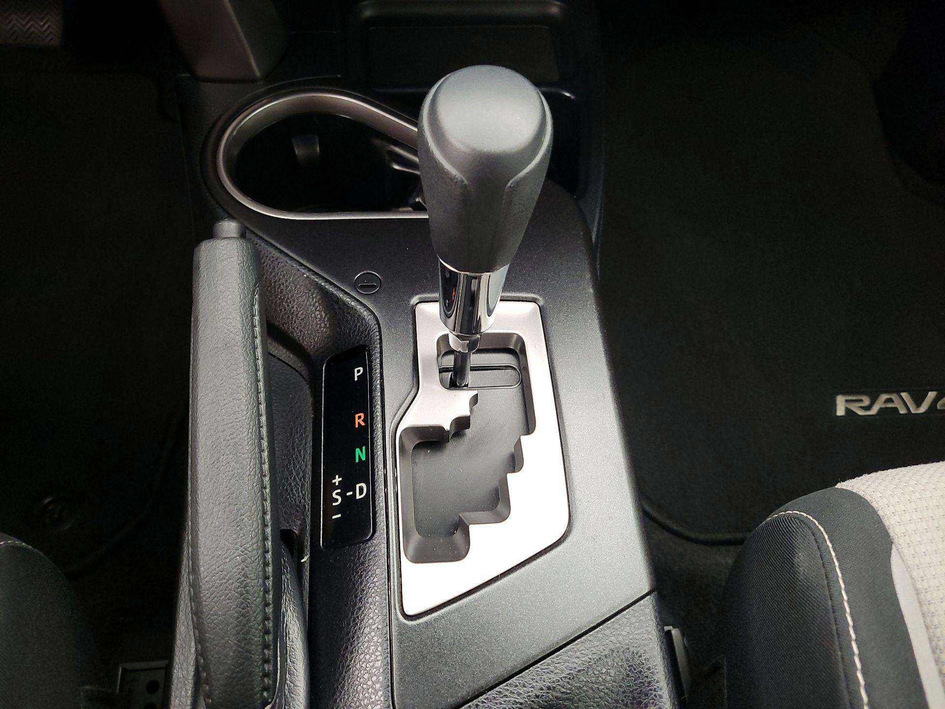 Thumbnail: 2018 Toyota RAV4 - 17