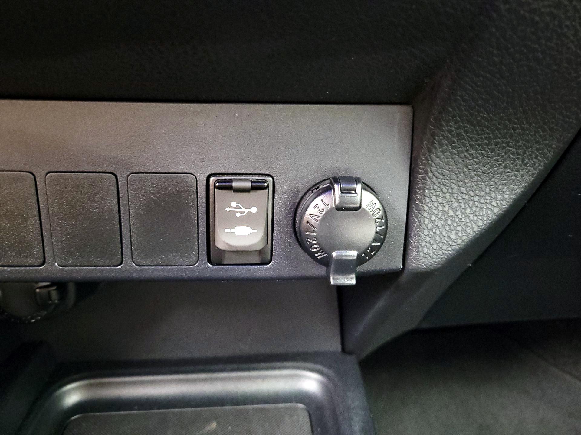 Thumbnail: 2018 Toyota RAV4 - 18