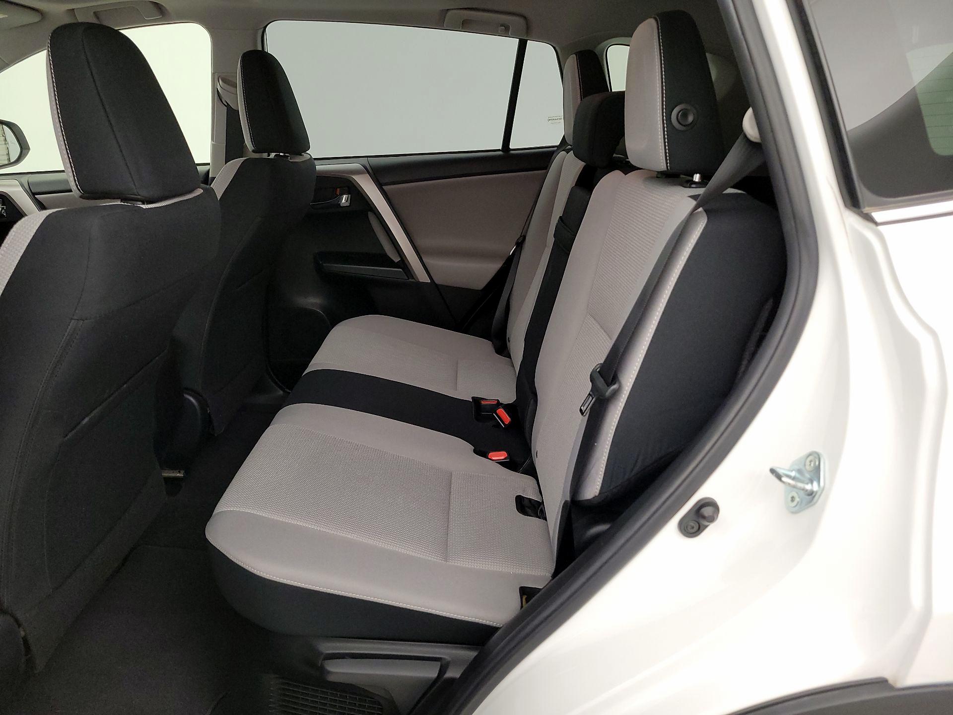 Thumbnail: 2018 Toyota RAV4 - 20