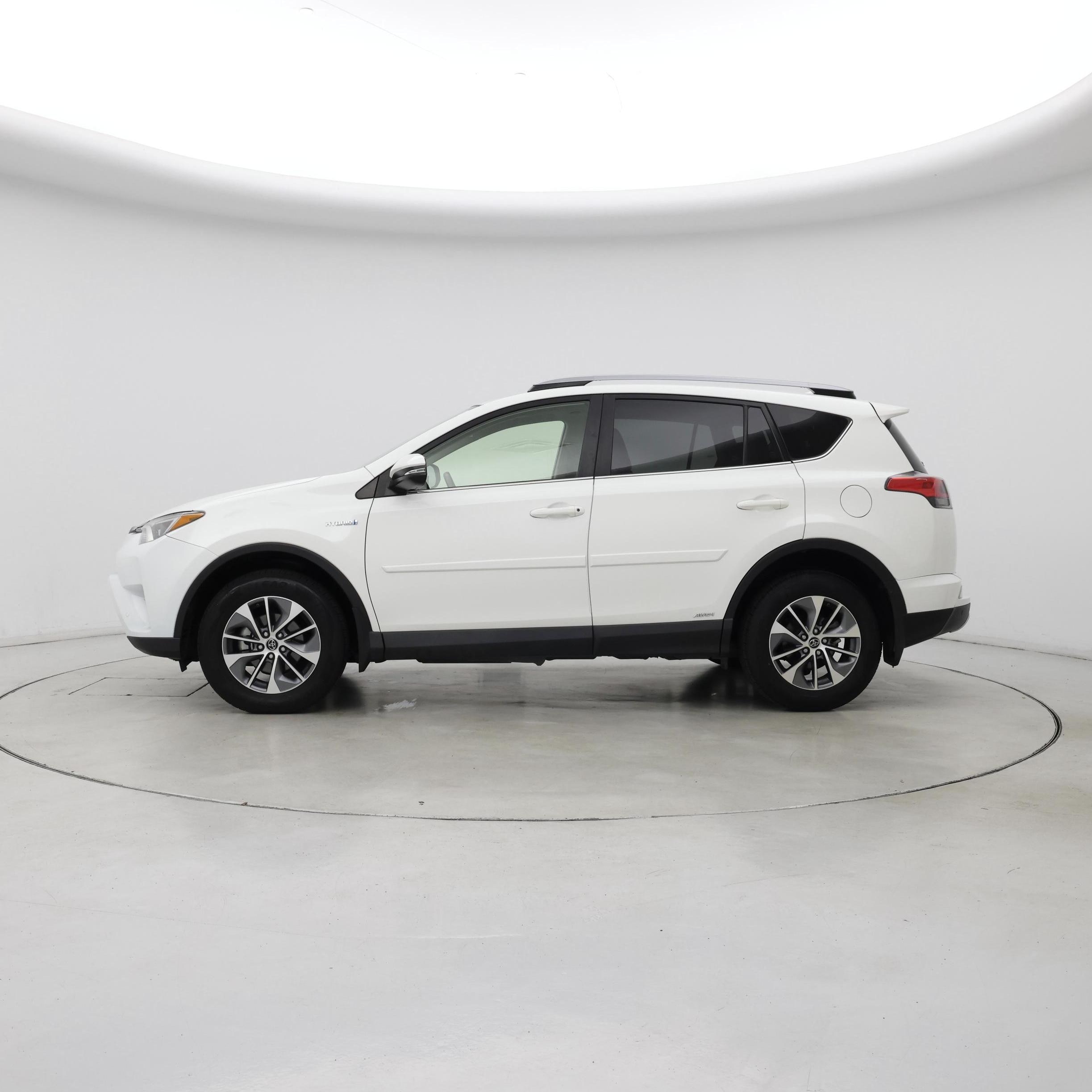 Thumbnail: 2018 Toyota RAV4 - 3