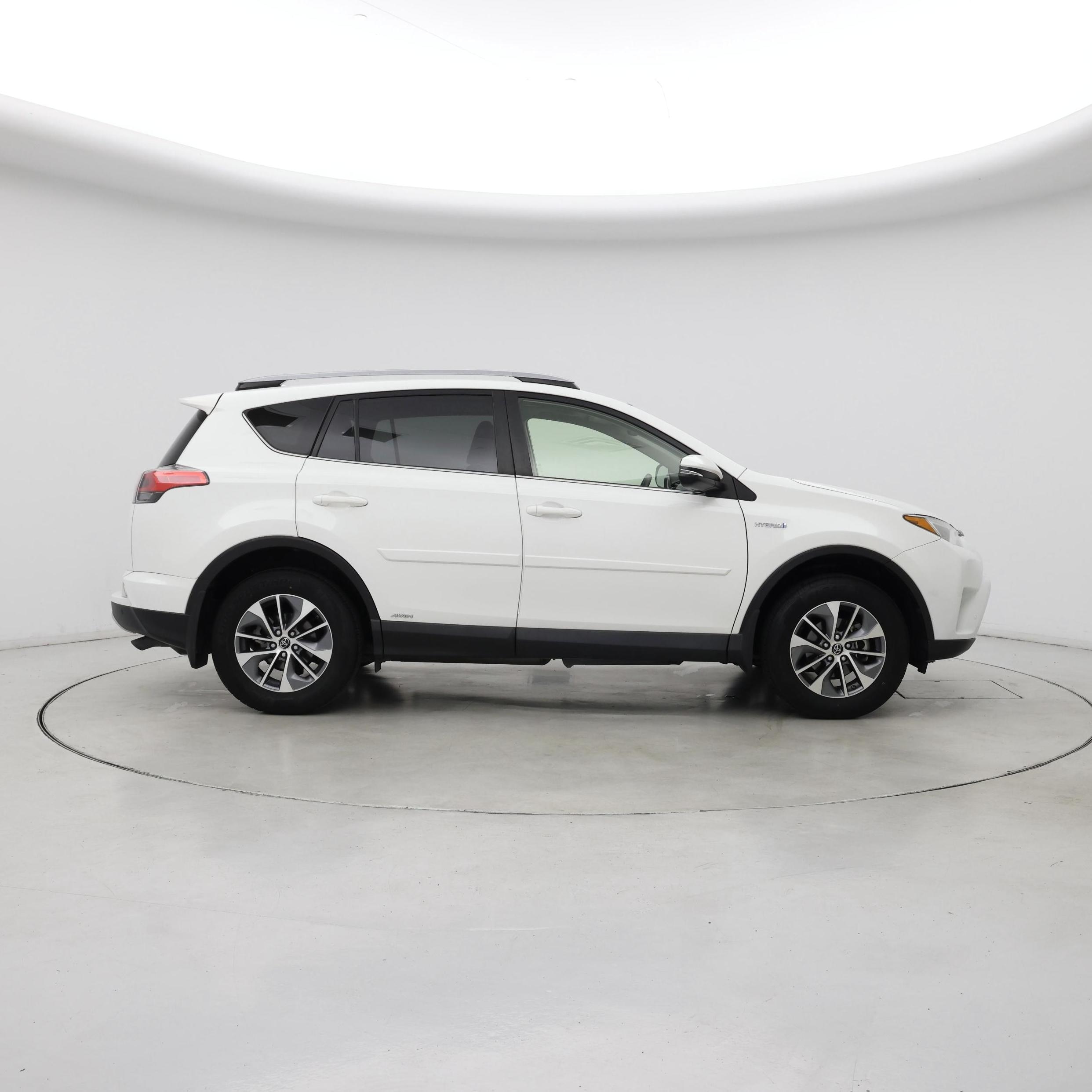 Thumbnail: 2018 Toyota RAV4 - 7